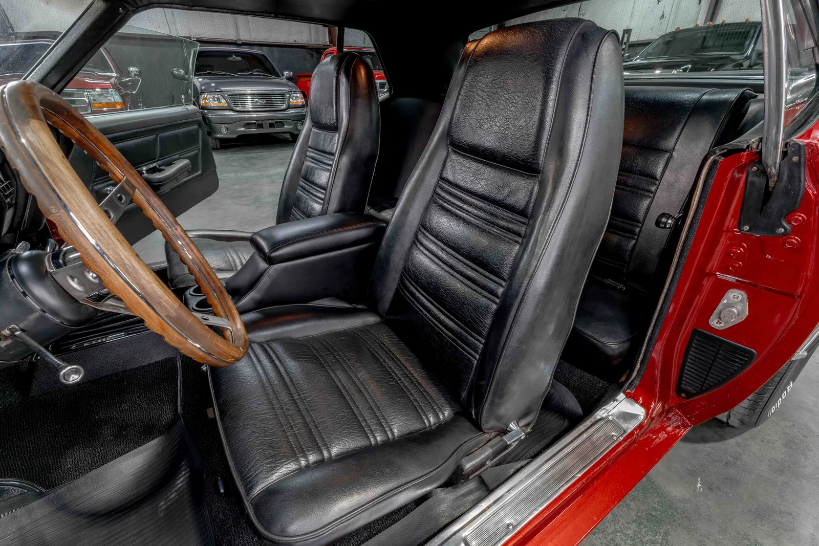1970-Ford-Mustang-Maroon-0R01F136161-45.jpg