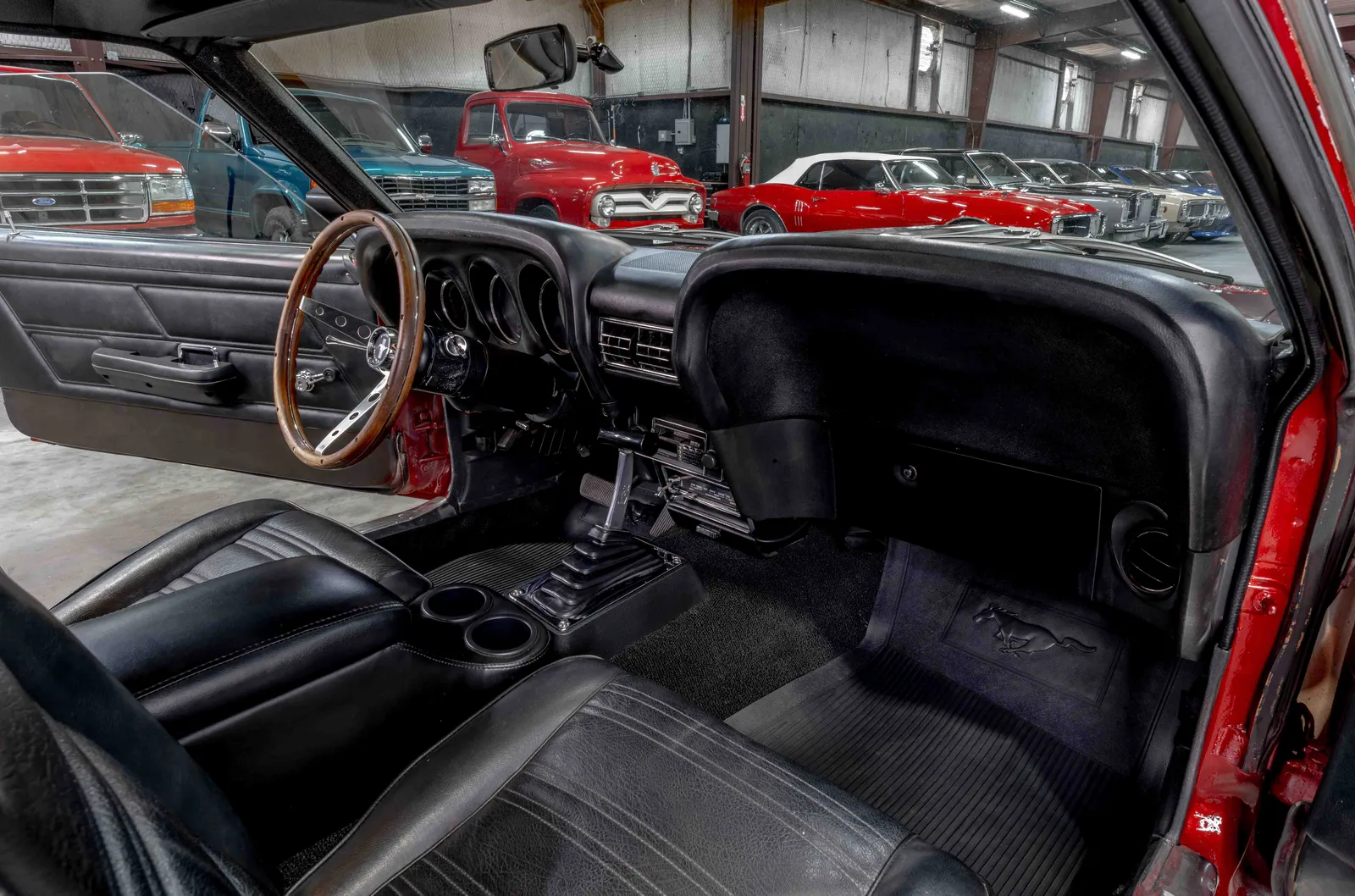 1970-Ford-Mustang-Maroon-0R01F136161-49.jpg