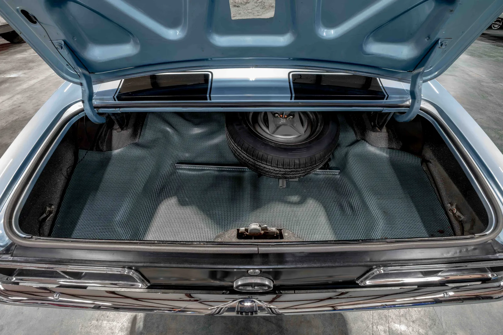 1968-Chevrolet-Camaro-RS-Blue-124378L322406-52.jpg
