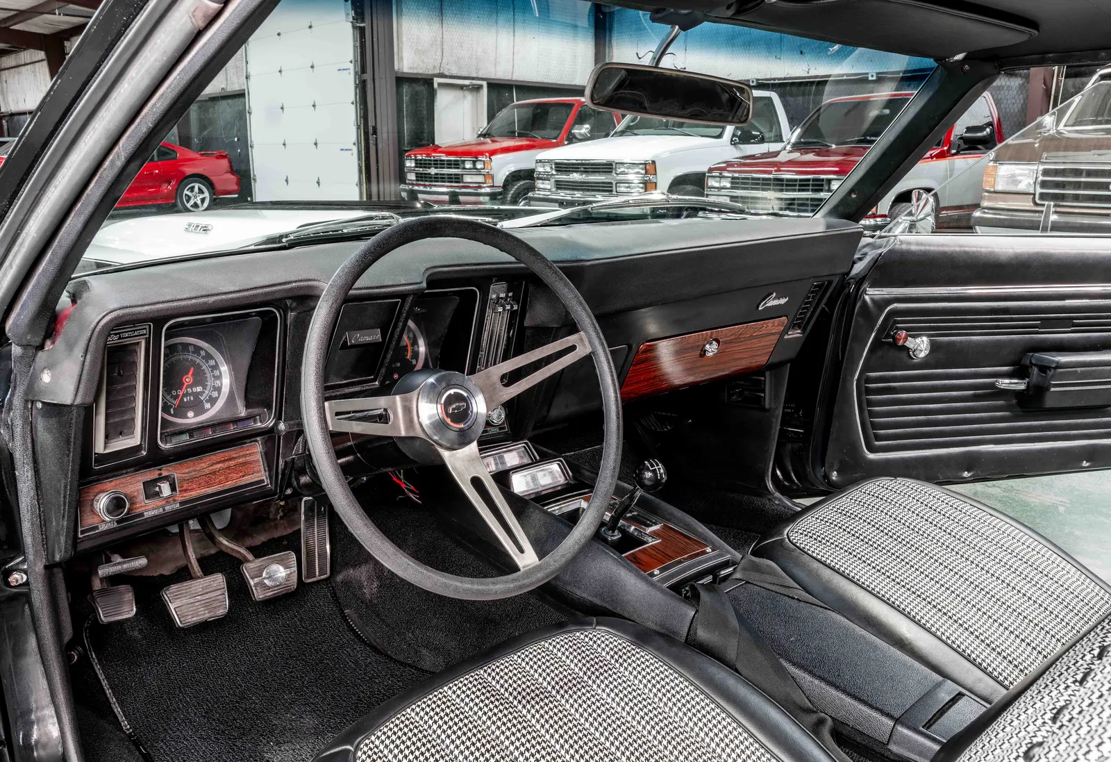 1969-Chevrolet-Camaro-Black-558366-46.jpg