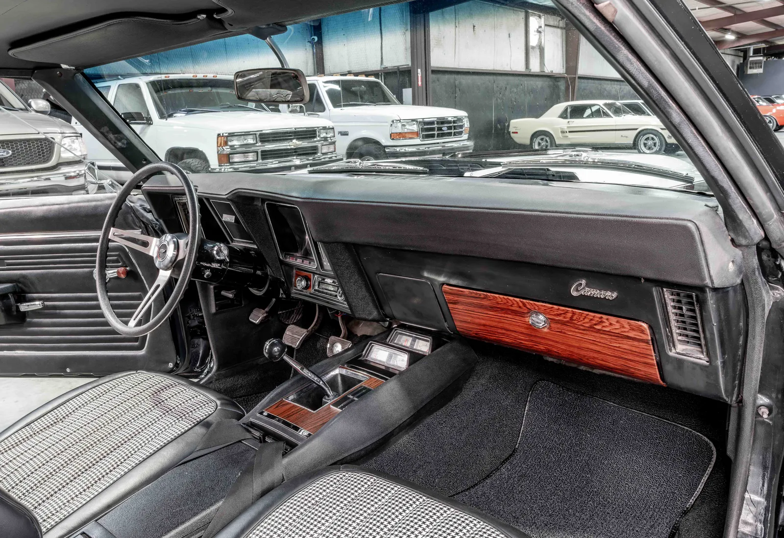 1969-Chevrolet-Camaro-Black-558366-49.jpg
