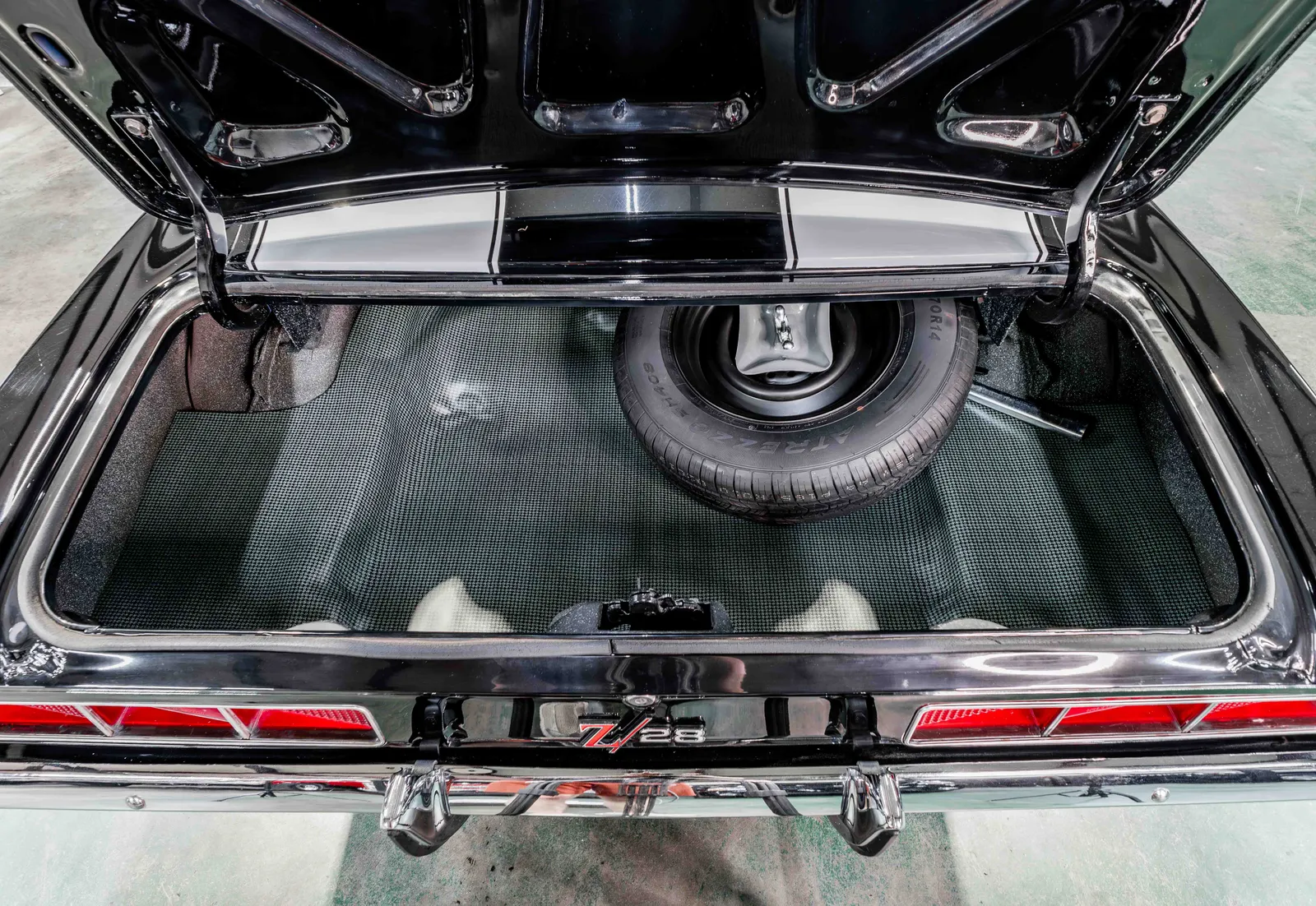 1969-Chevrolet-Camaro-Black-558366-52.jpg