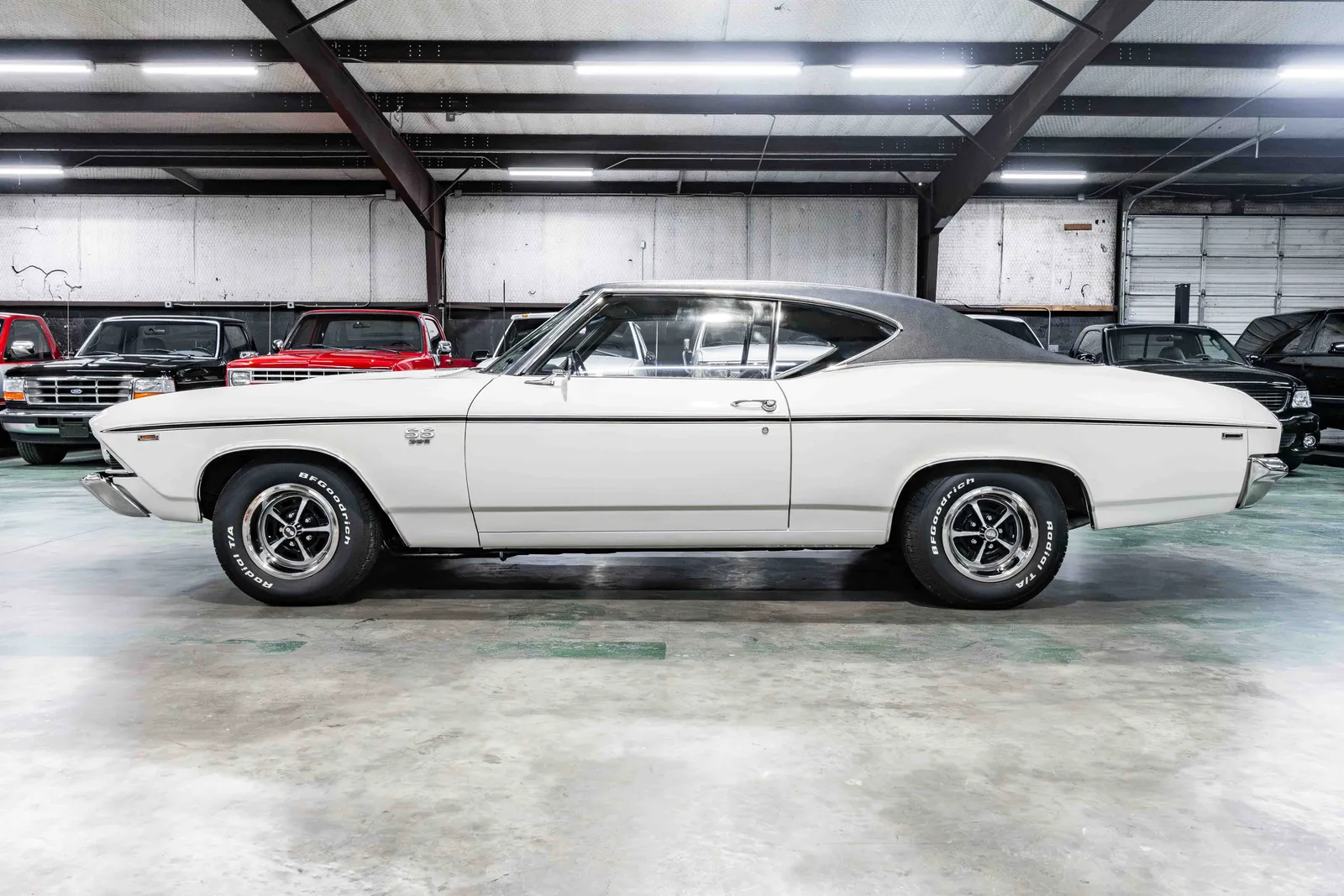 1969-Chevrolet-Chevelle-White-136379A313819-34.jpg