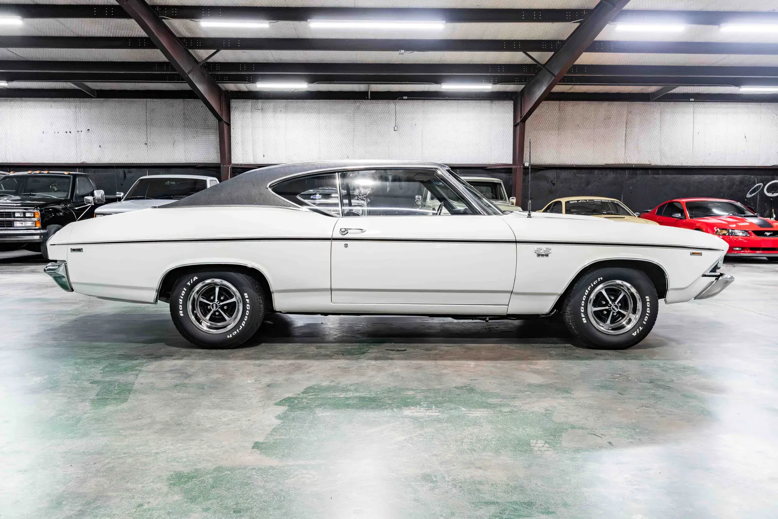 1969-Chevrolet-Chevelle-White-136379A313819-38.jpg