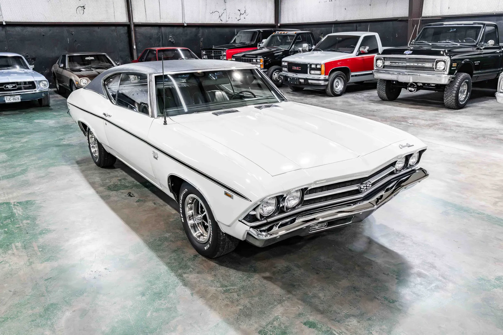 1969-Chevrolet-Chevelle-White-136379A313819-39.jpg
