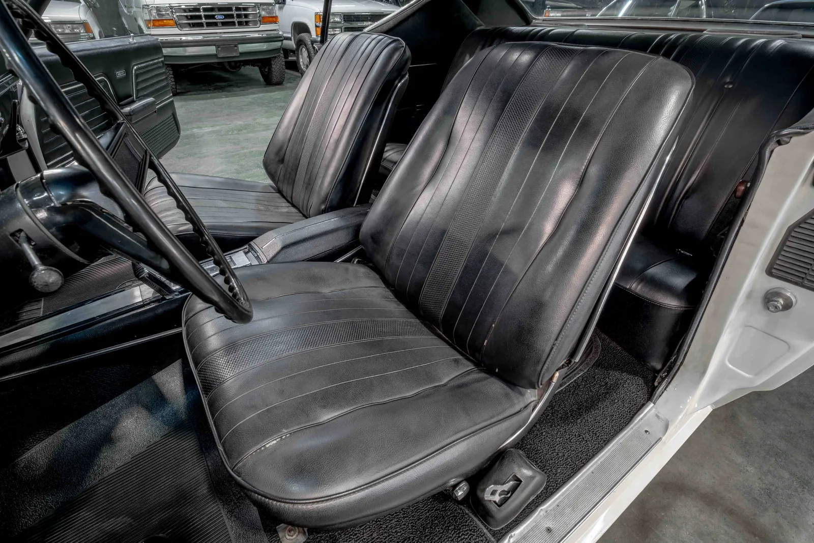 1969-Chevrolet-Chevelle-White-136379A313819-45.jpg