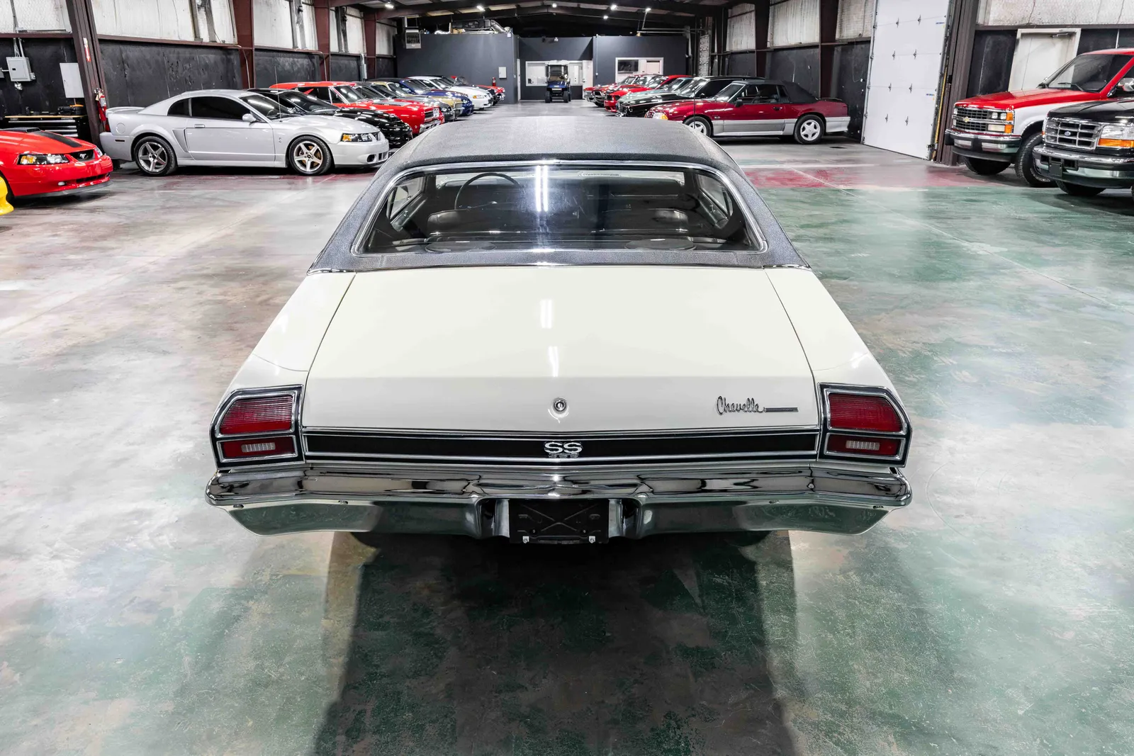 1969-Chevrolet-Chevelle-White-136379A313819A-36.jpg