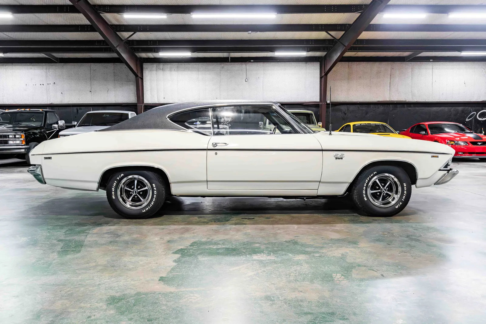1969-Chevrolet-Chevelle-White-136379A313819A-38.jpg