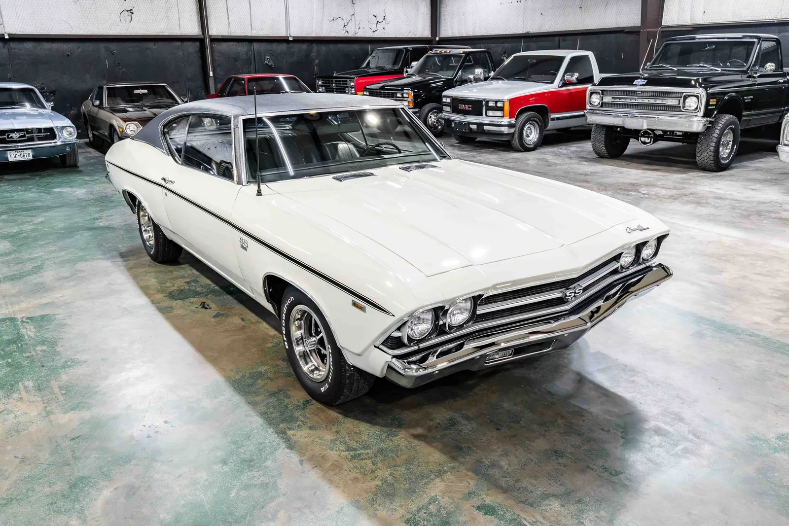 1969-Chevrolet-Chevelle-White-136379A313819A-39.jpg