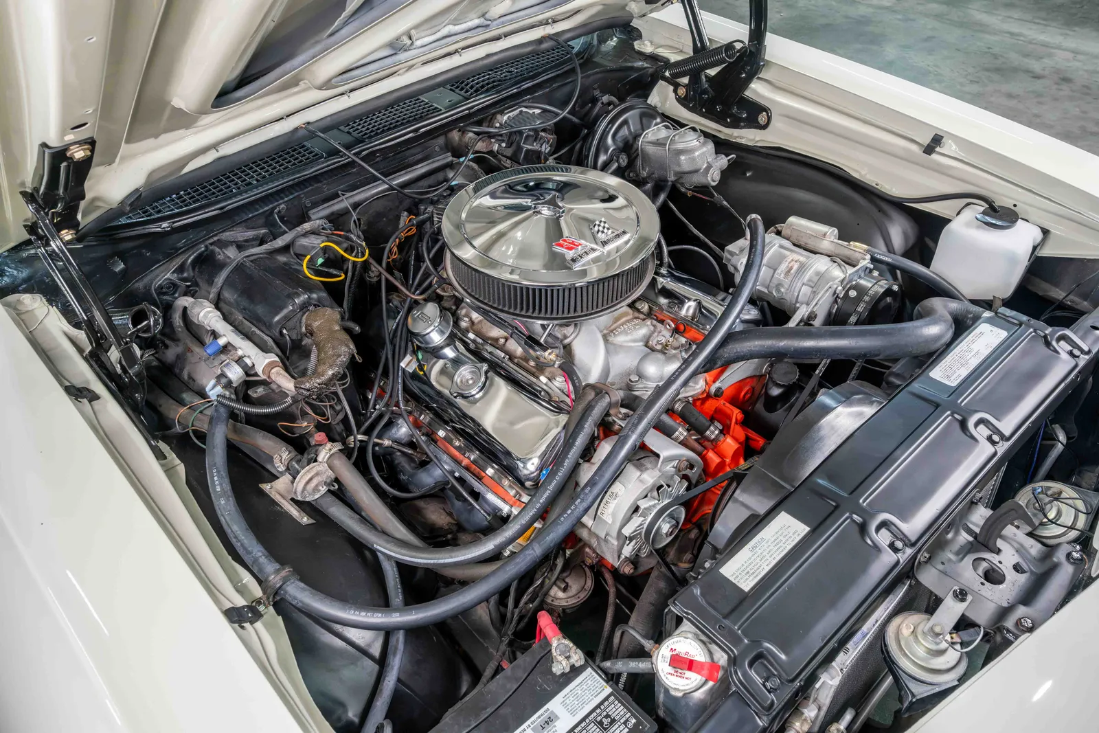 1969-Chevrolet-Chevelle-White-136379A313819A-41.jpg