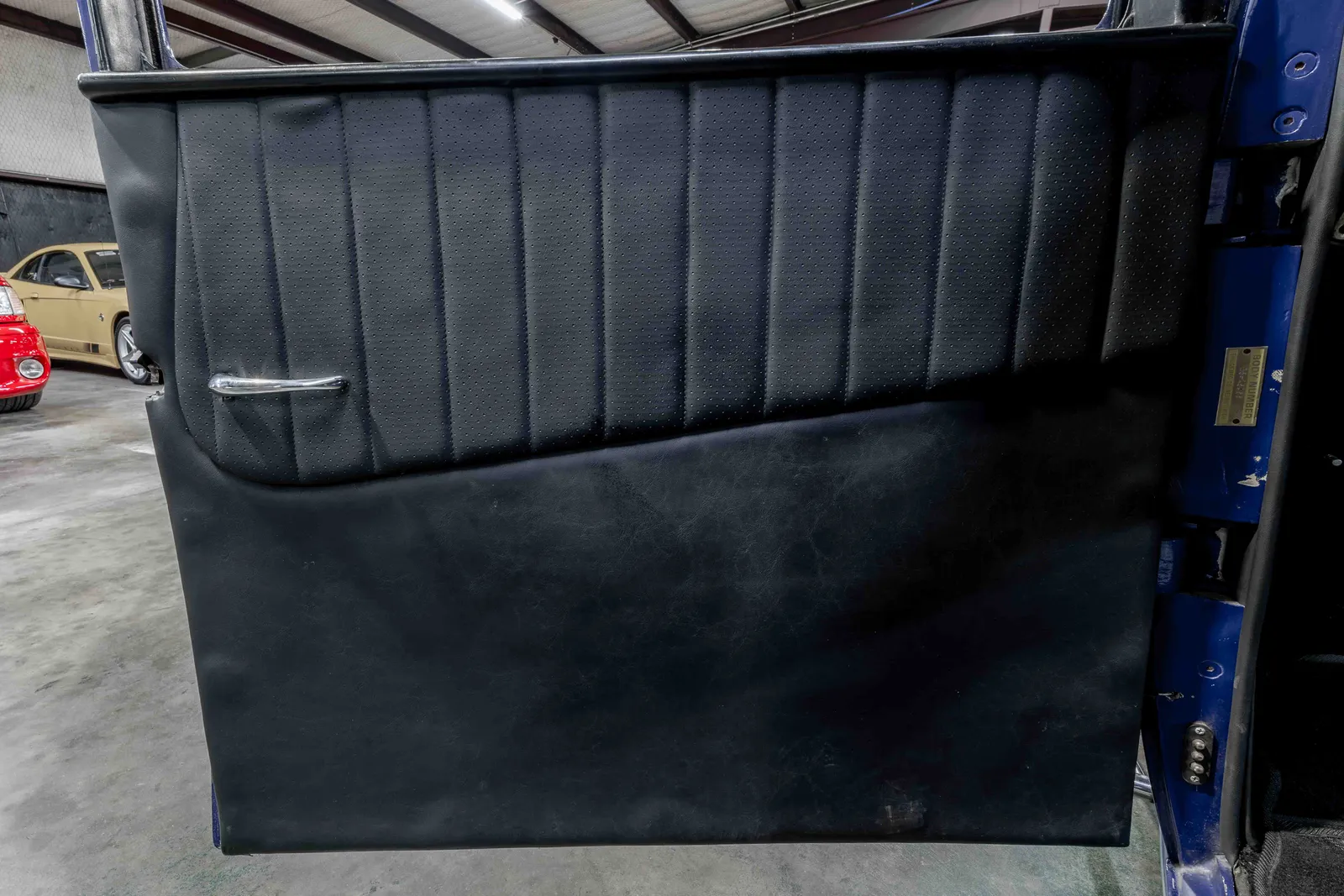 1932-Ford-Vicki-Blue-1845456-43.jpg