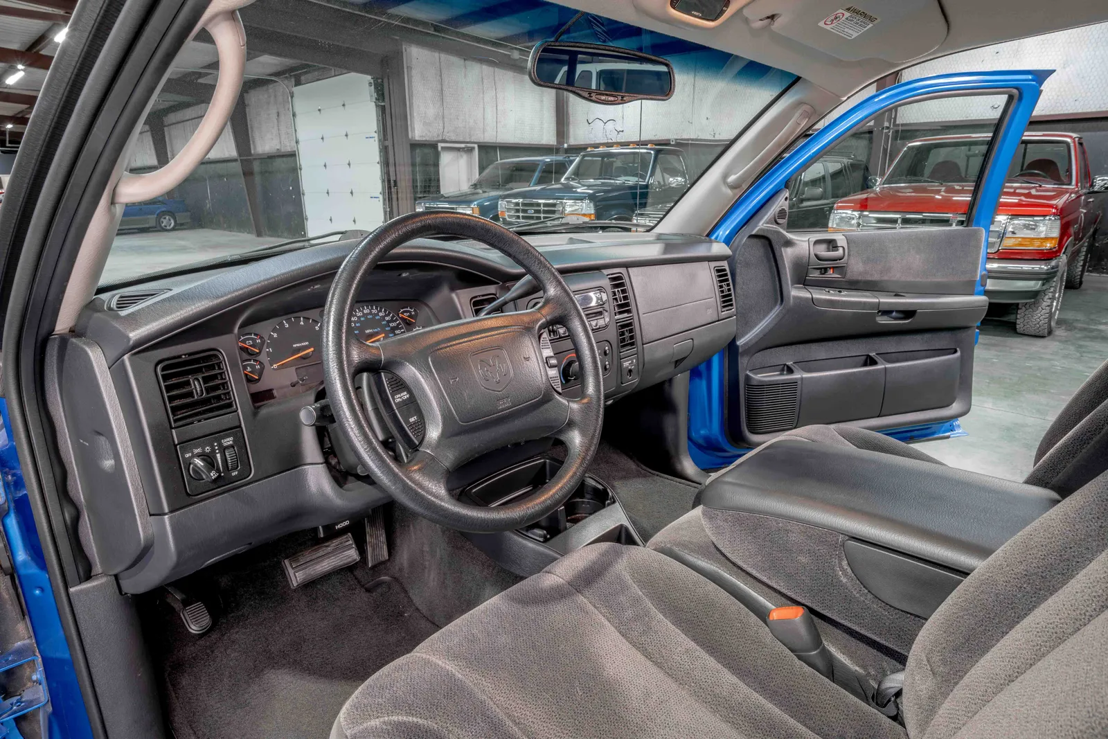 2001-Dodge-Dakota-Sport-Intense-Blue-Pearl-1B7GG26N41S159702-46.jpg