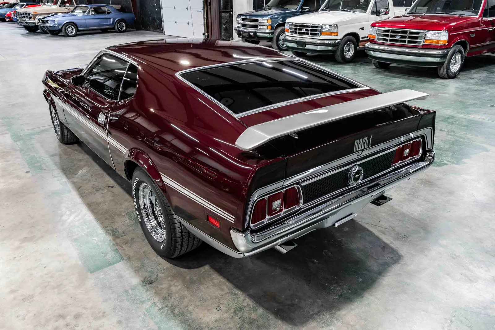 1971-Ford-Mustang-Burgundy-Silver-132590-35.jpg