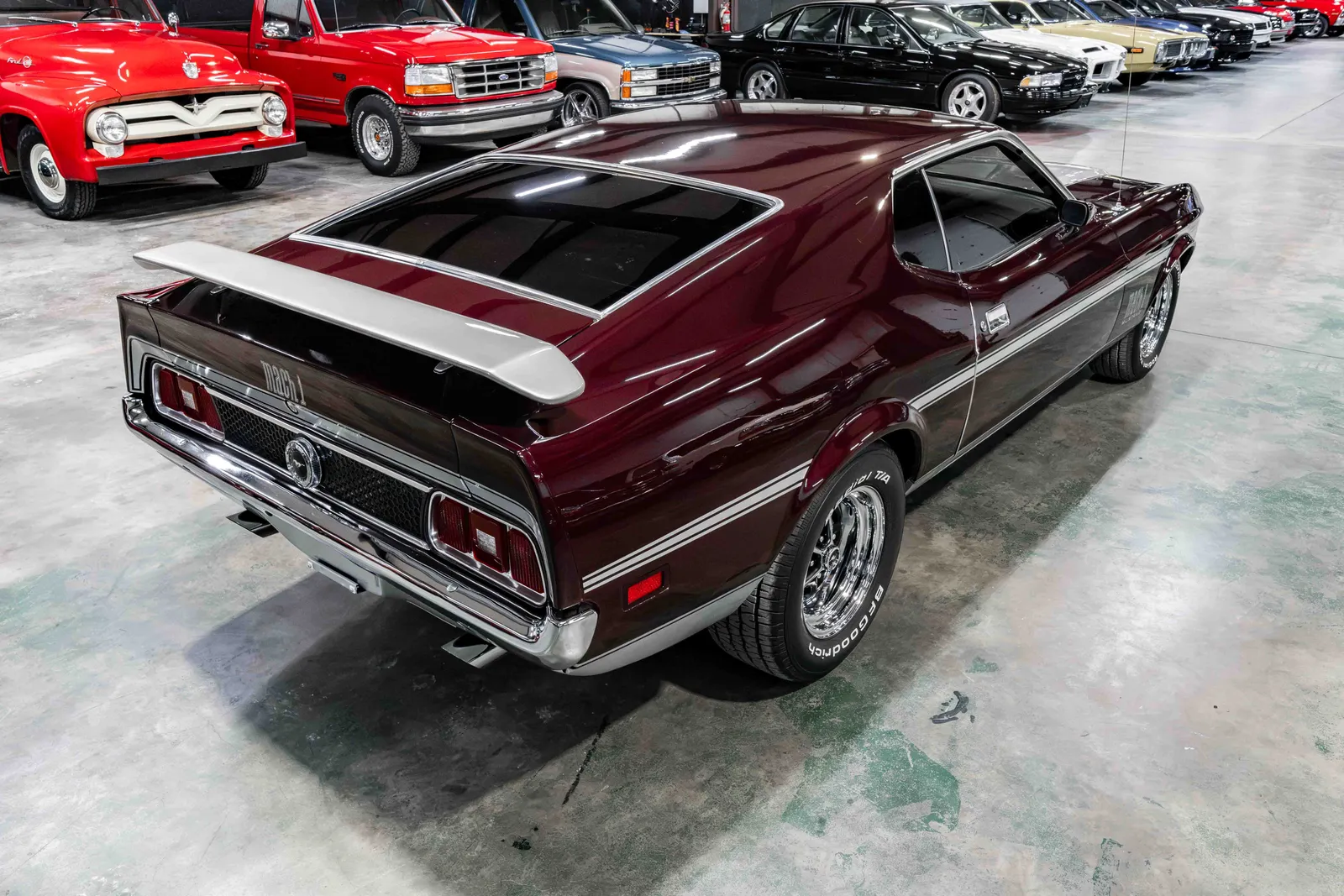 1971-Ford-Mustang-Burgundy-Silver-132590-37.jpg