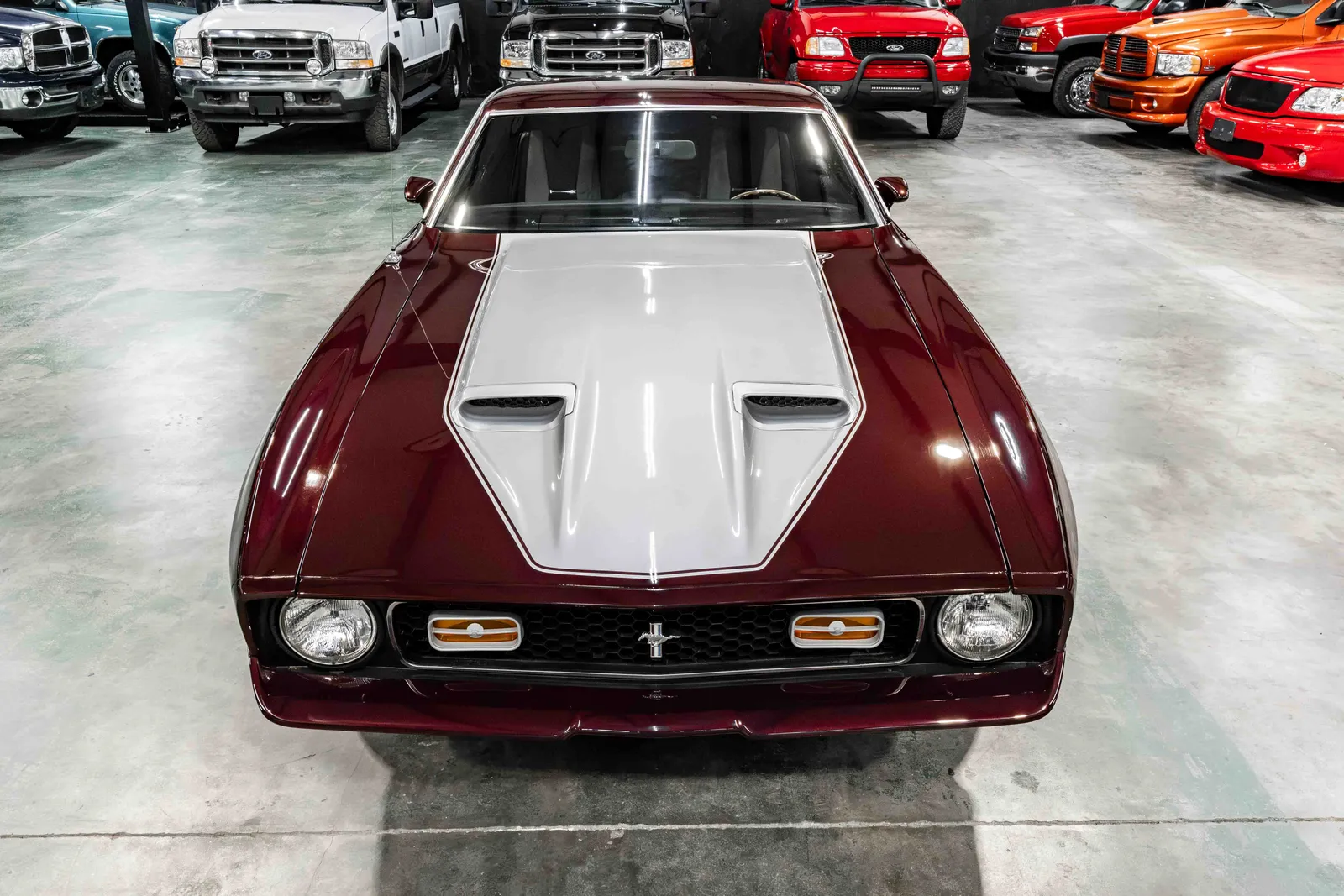 1971-Ford-Mustang-Burgundy-Silver-132590-40.jpg