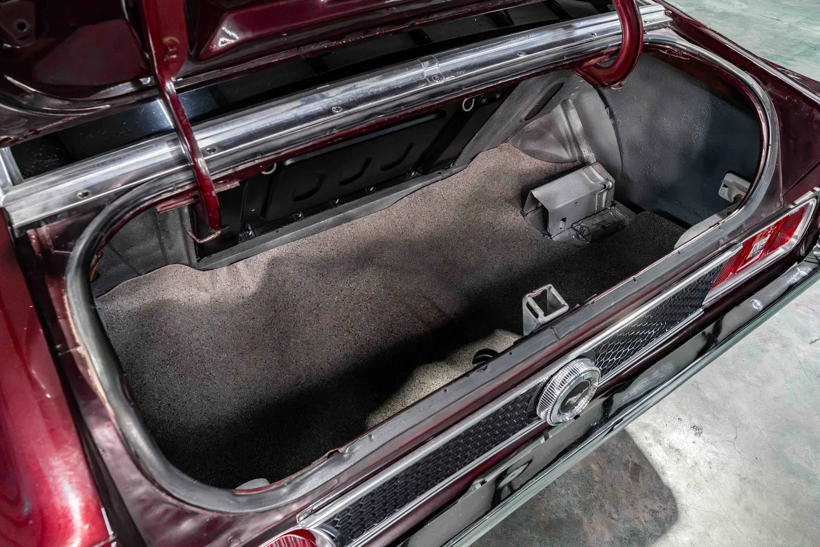1971-Ford-Mustang-Burgundy-Silver-132590-51.jpg