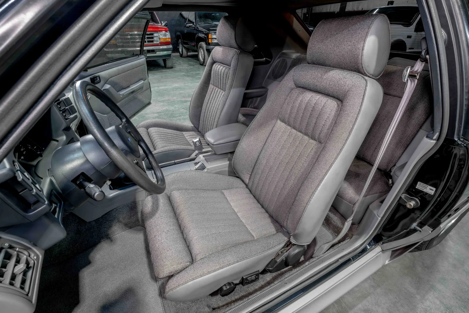 1989-Ford-Mustang-Black-Titanium-Metallic-1FABP42E6KF298614-45.jpg