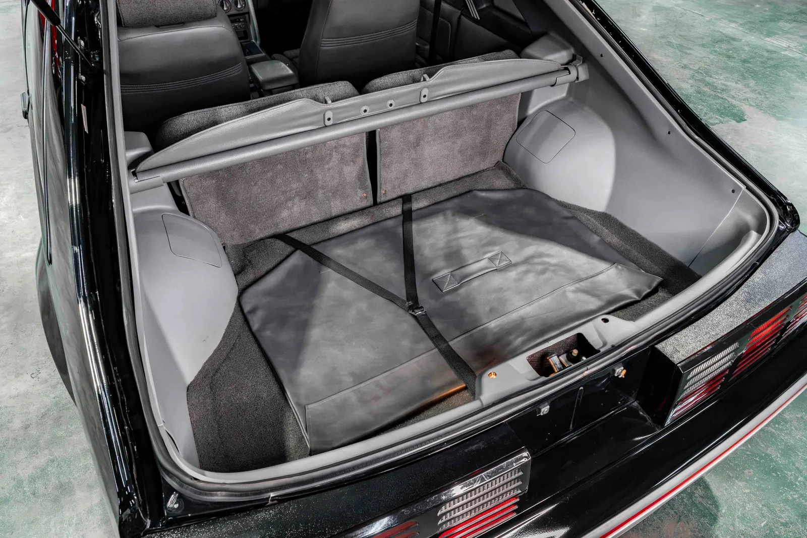 1989-Ford-Mustang-Black-Titanium-Metallic-1FABP42E6KF298614-51.jpg