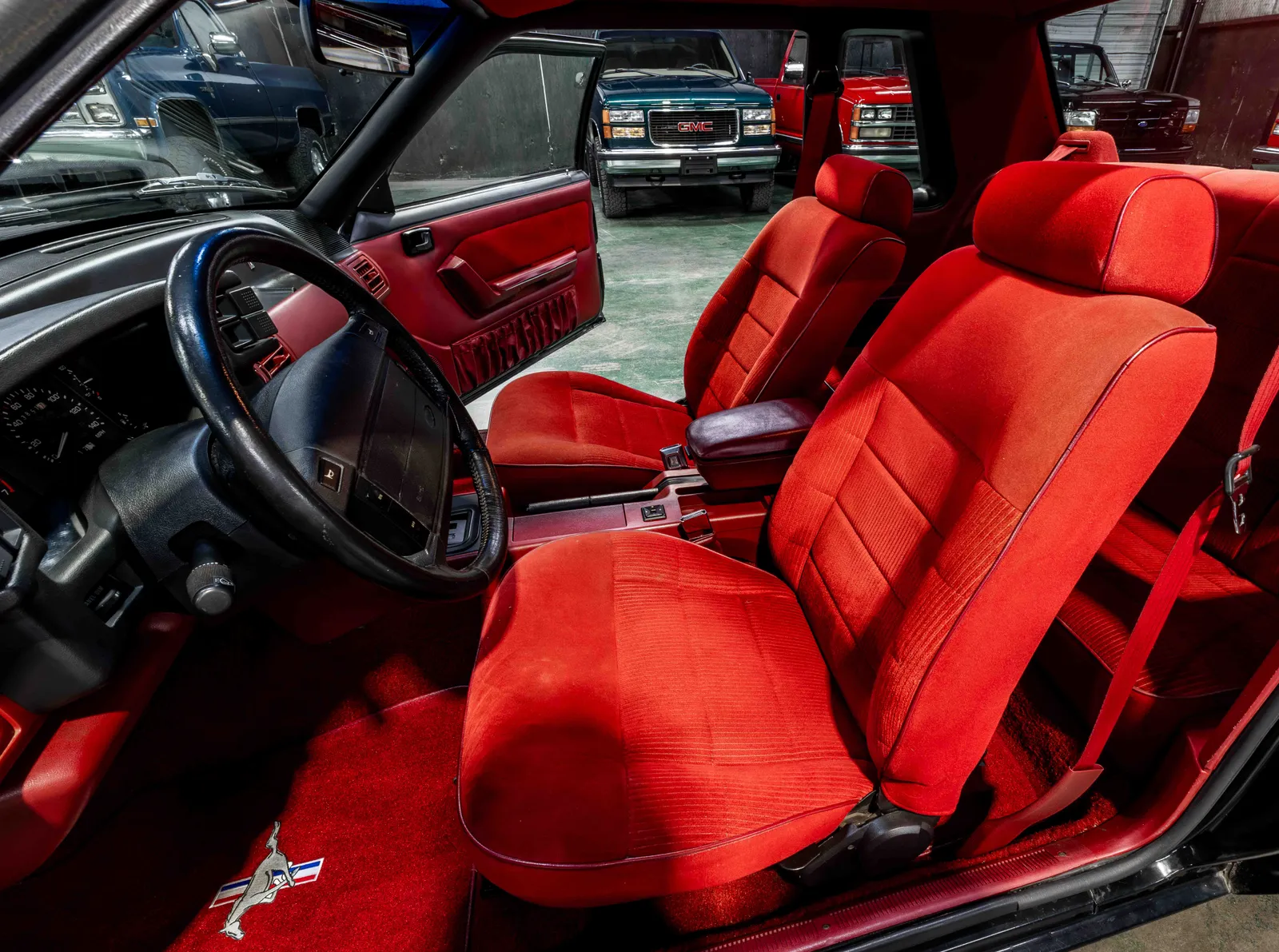 12_1990-Ford-Mustang-Black-111043--45.jpg