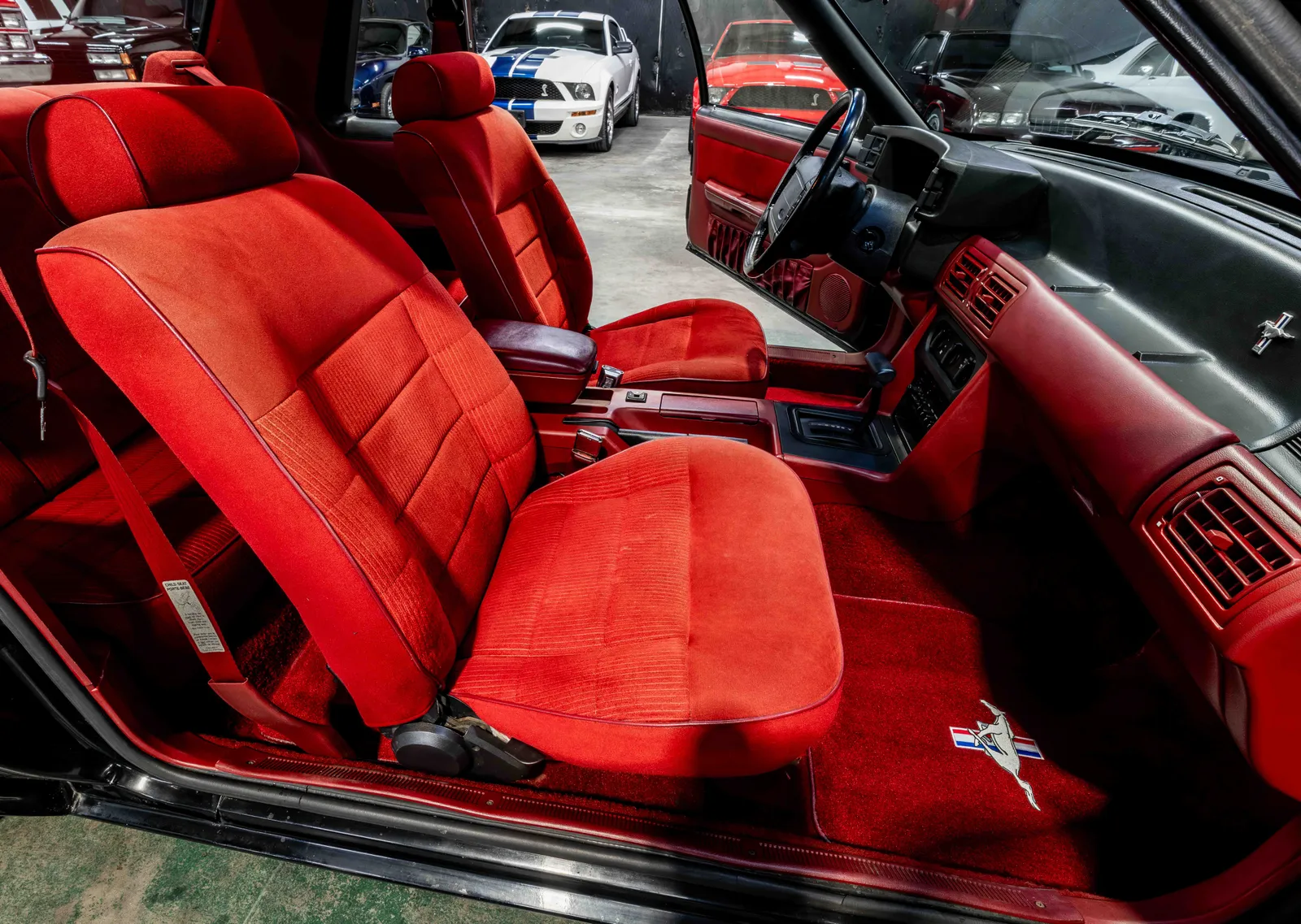 15_1990-Ford-Mustang-Black-111043--48.jpg