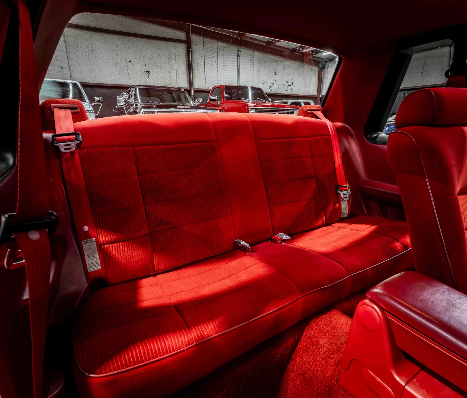 17_1990-Ford-Mustang-Black-111043--50.jpg