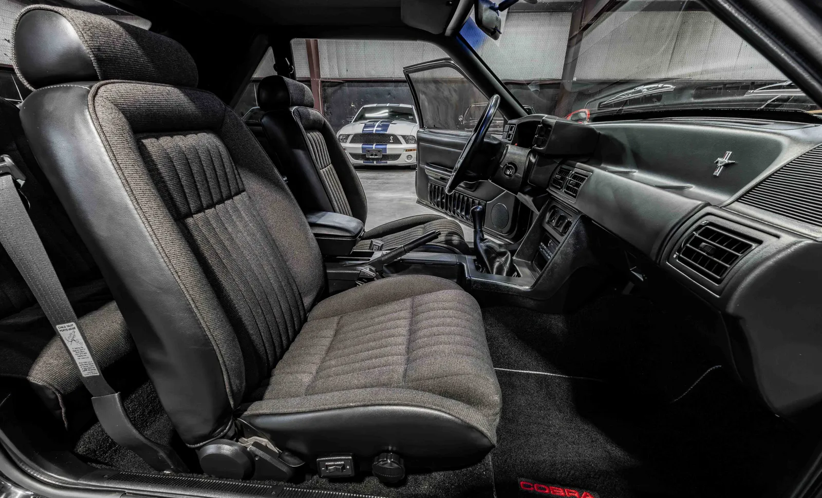 14_1993-Ford-SVT-Cobra-Black-177696-47.jpg