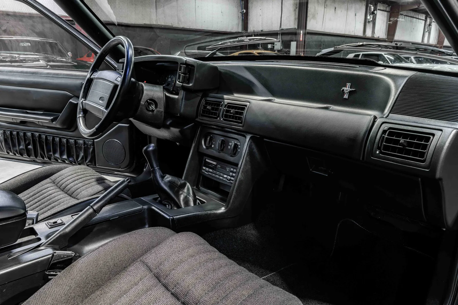 15_1993-Ford-SVT-Cobra-Black-177696-48.jpg