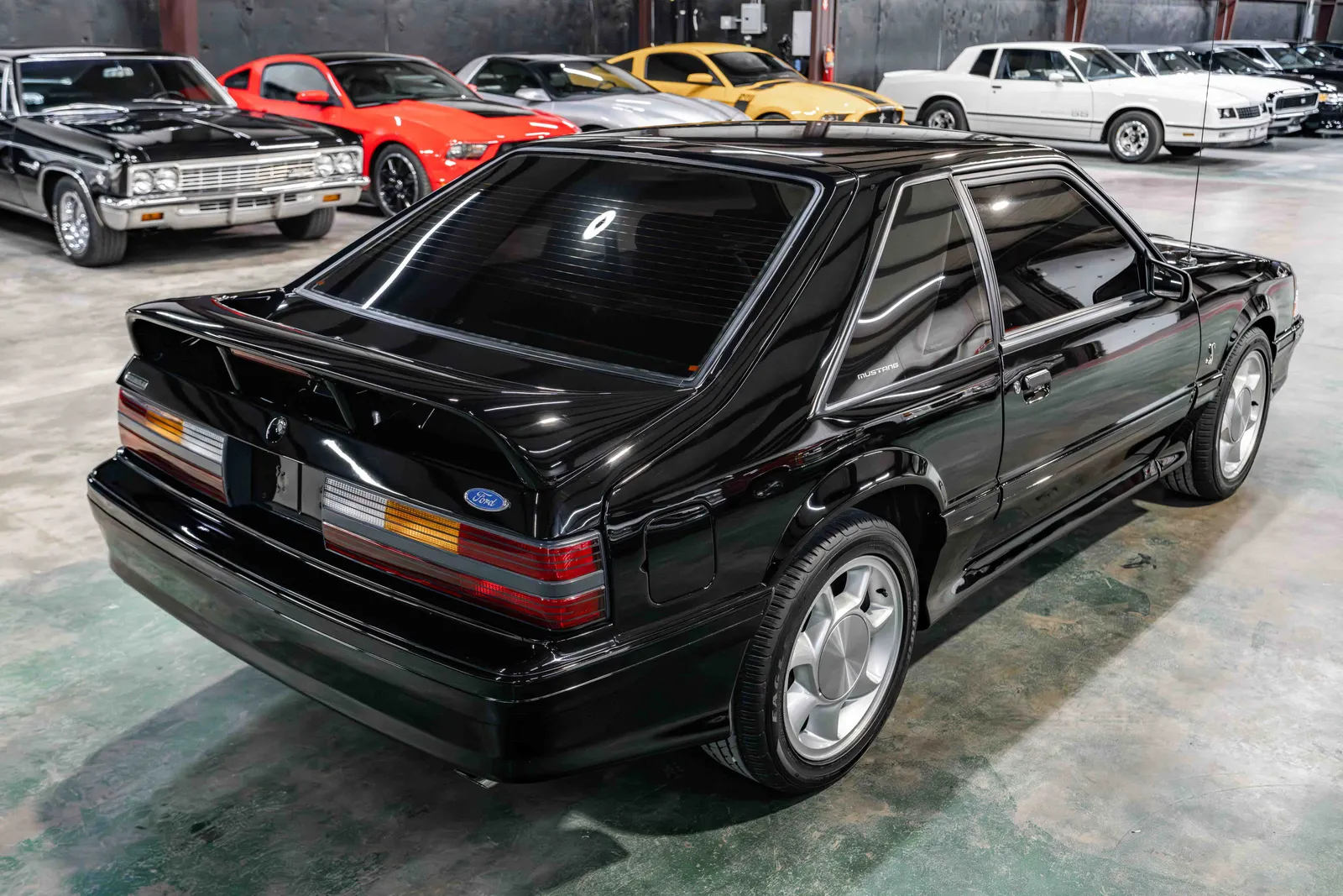 4_1993-Ford-SVT-Cobra-Black-177696-37.jpg
