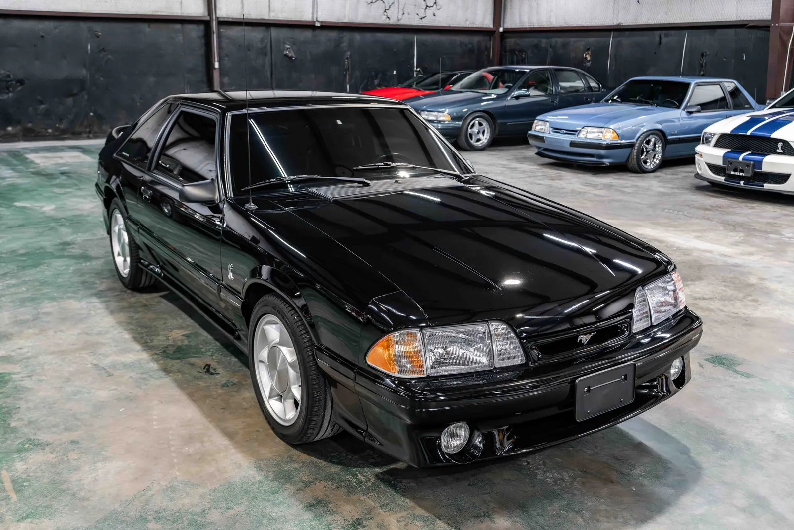 5_1993-Ford-SVT-Cobra-Black-177696-38.jpg