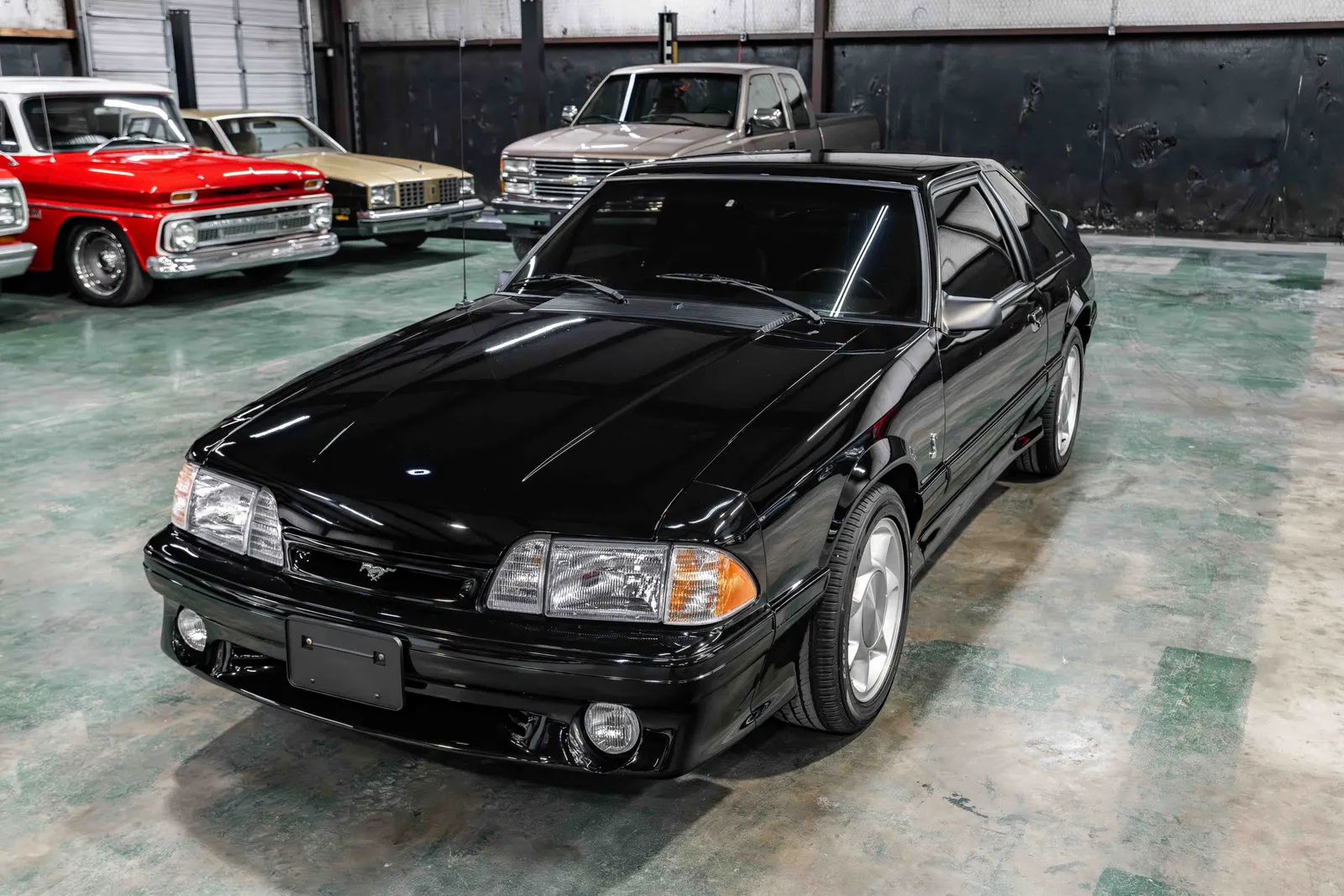 1_1993-Ford-SVT-Cobra-Black-177696-33.jpg