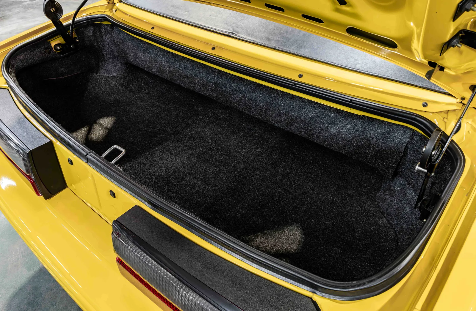 1993-Ford-Mustang-Yellow-1FACP44E7PF206435-53.jpg