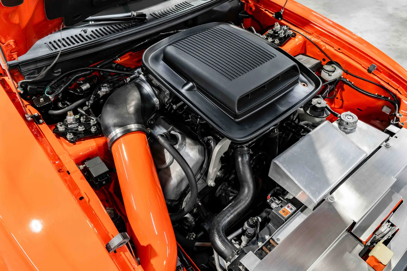 2004-Ford-Mach1-Orange-205342-41.jpg
