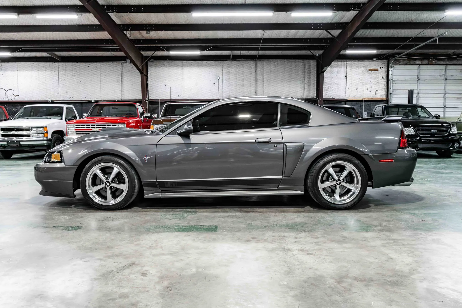 2003-Ford-Mustang-DarkShadowGrayMetallic-437424-34.jpg