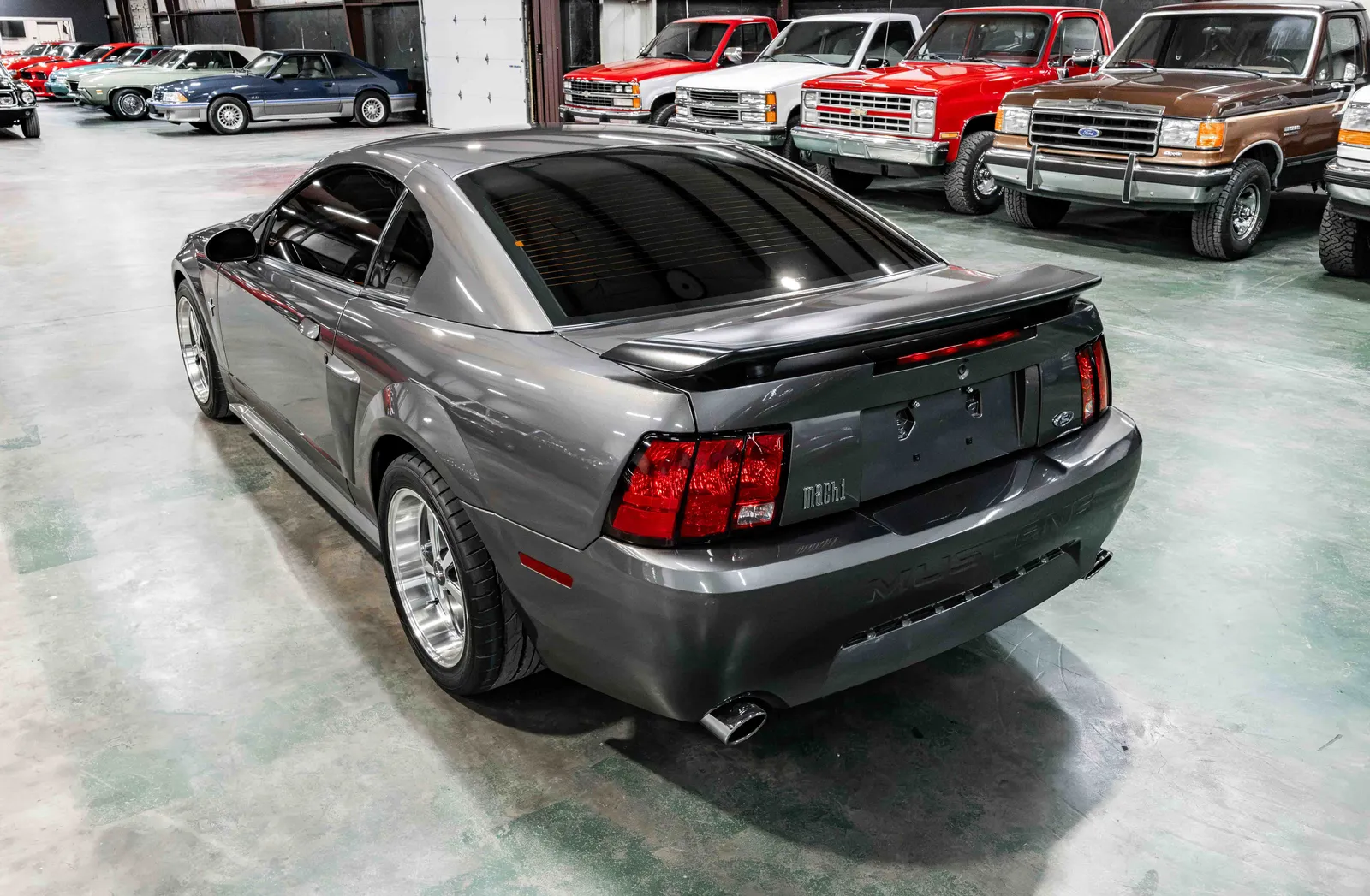 2003-Ford-Mustang-DarkShadowGrayMetallic-437424-35.jpg