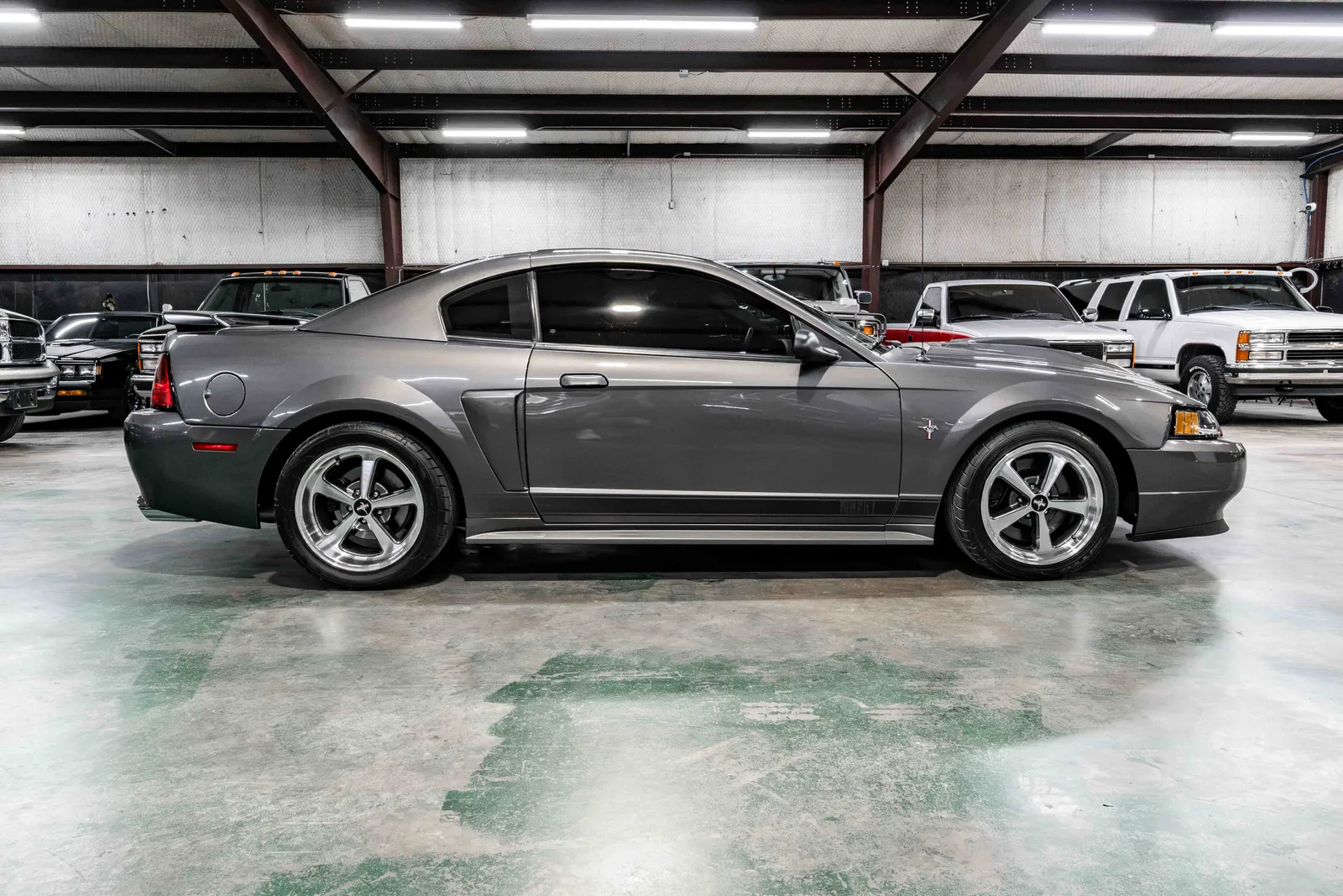 2003-Ford-Mustang-DarkShadowGrayMetallic-437424-38.jpg