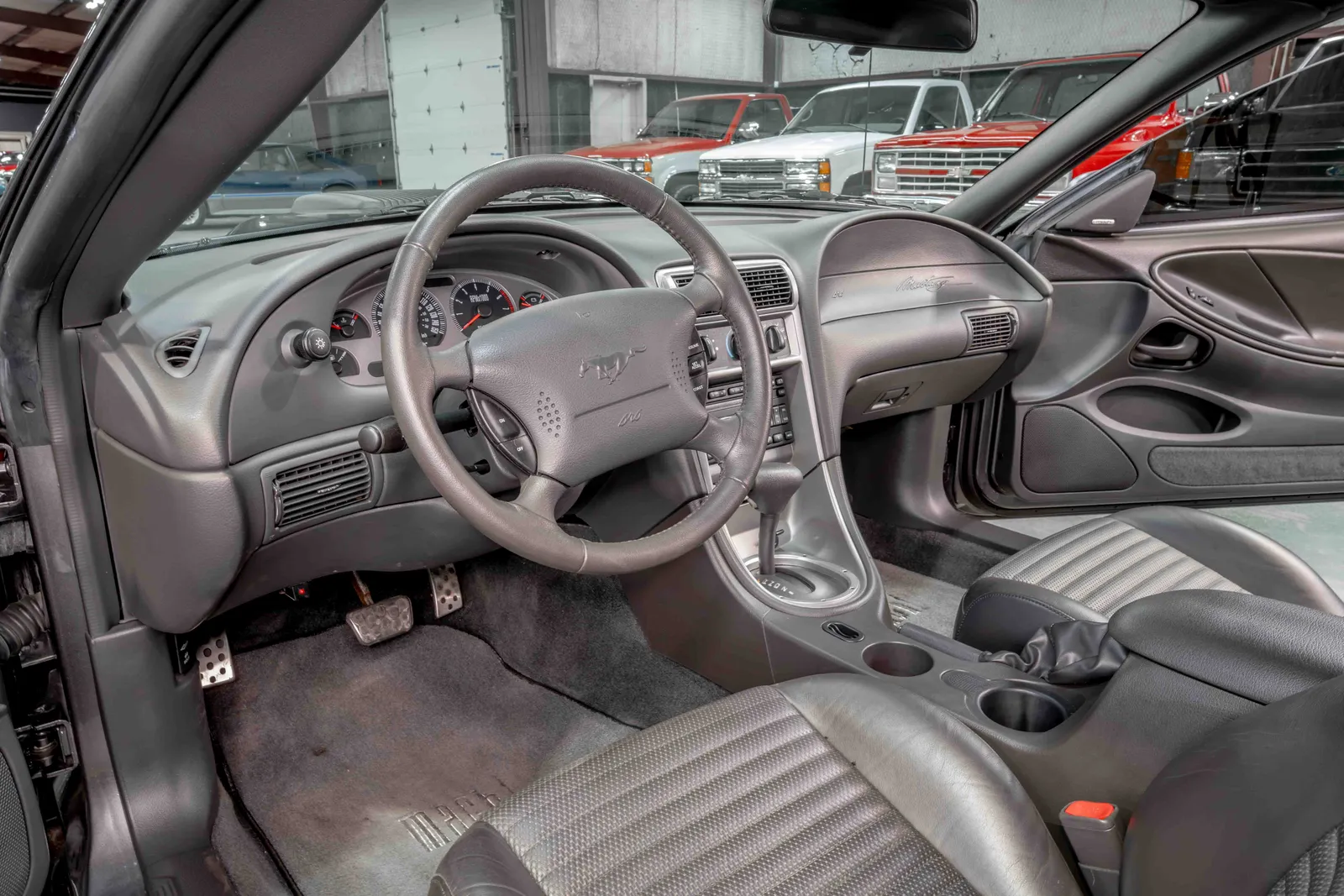 2003-Ford-Mustang-DarkShadowGrayMetallic-437424-46.jpg
