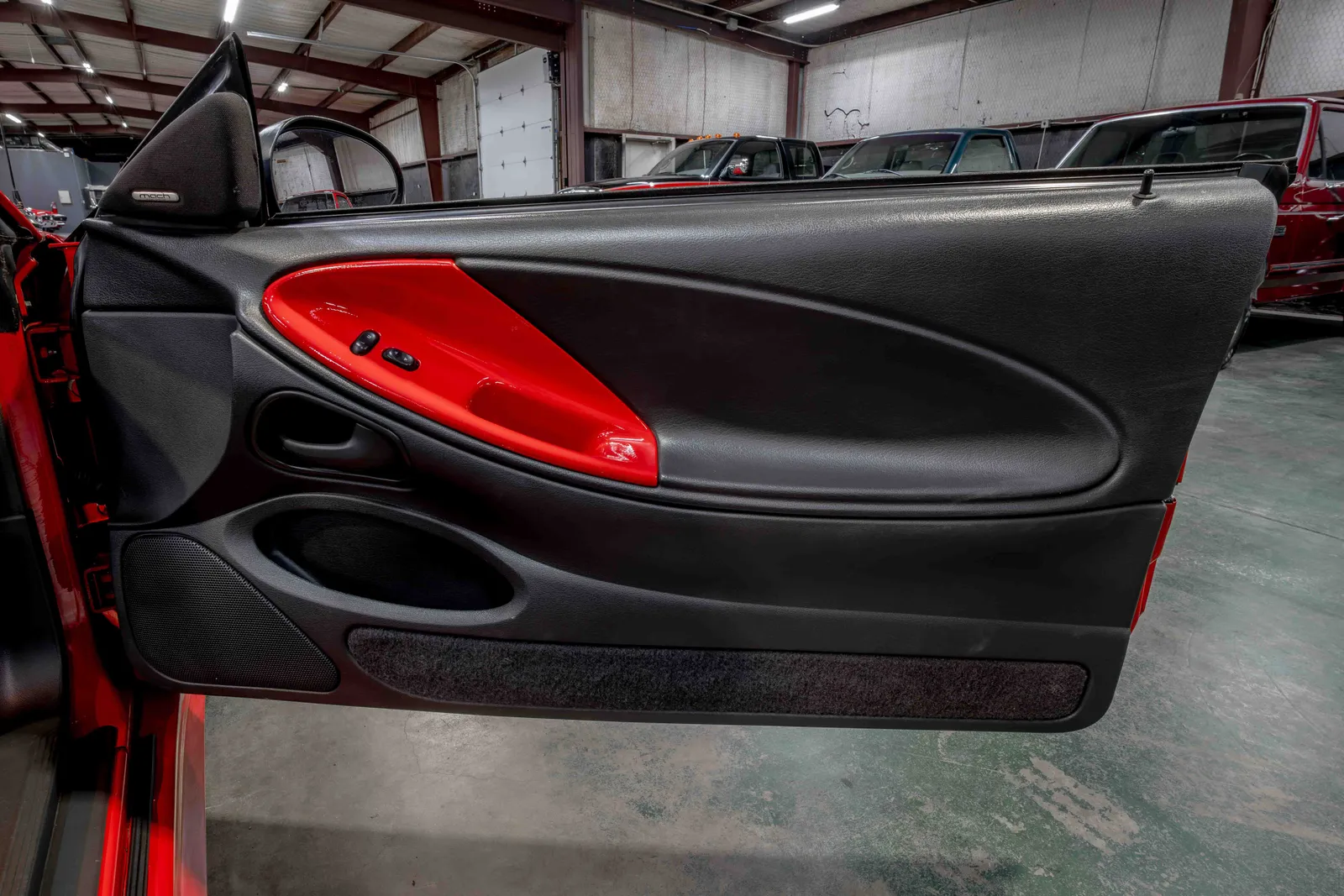 2002-Ford-Mustang-Saleen-Torch-Red-107118-47.jpg