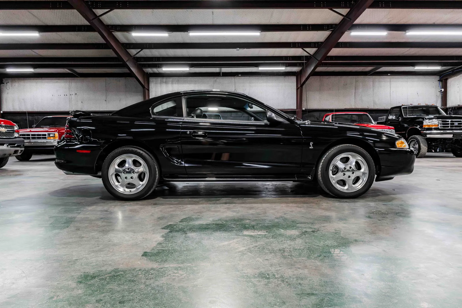 1995-Ford-Mustang-Black-211527--38.jpg