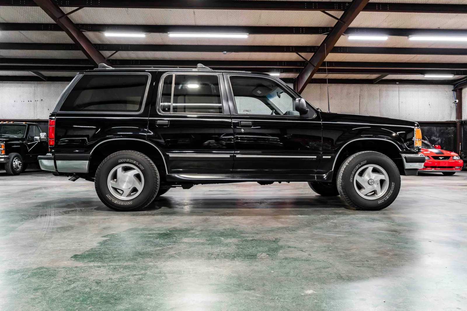 1993-Ford-Explorer-Black-C36271-38.jpg
