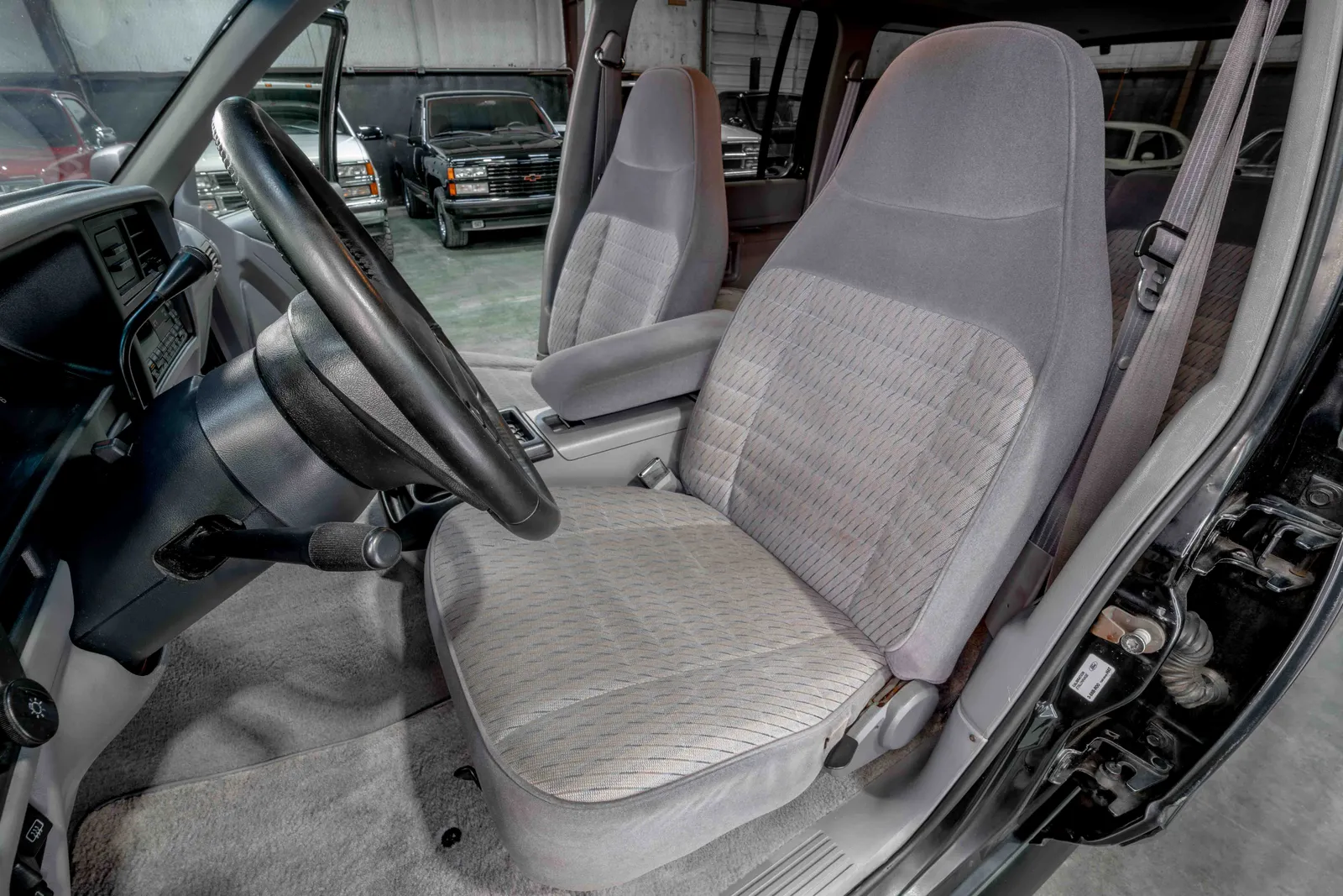 1993-Ford-Explorer-Black-C36271-45.jpg