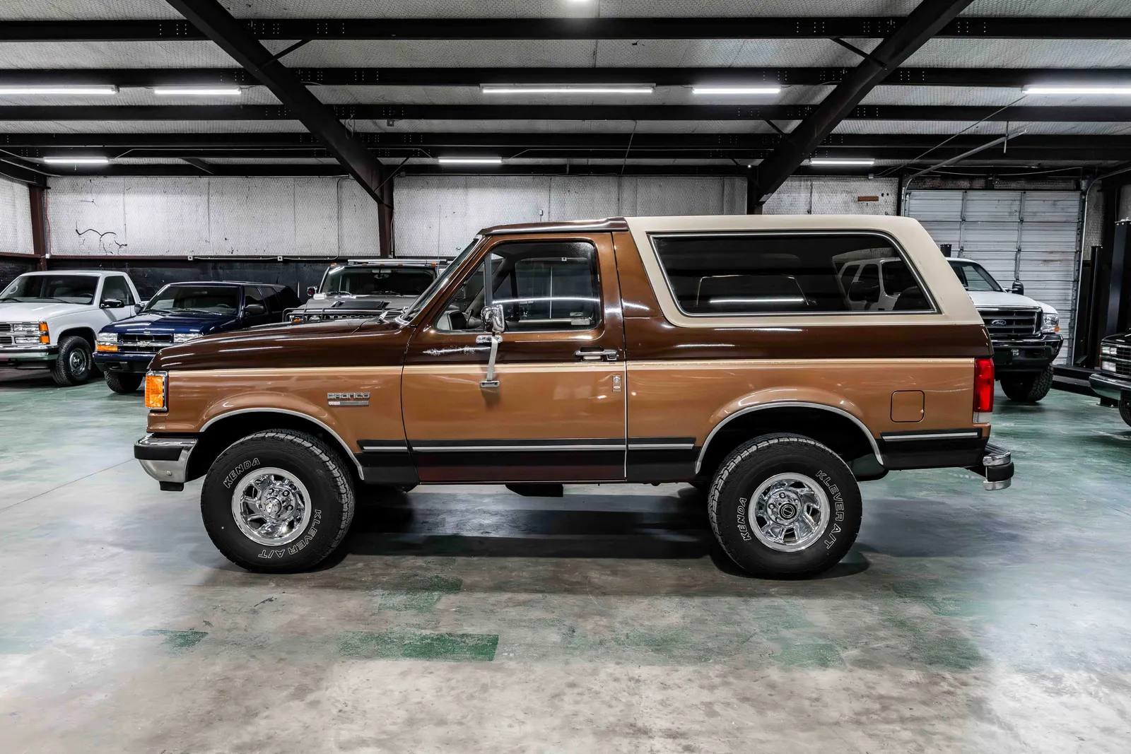 1989-Ford-Bronco-Brown-B03882-34.jpg
