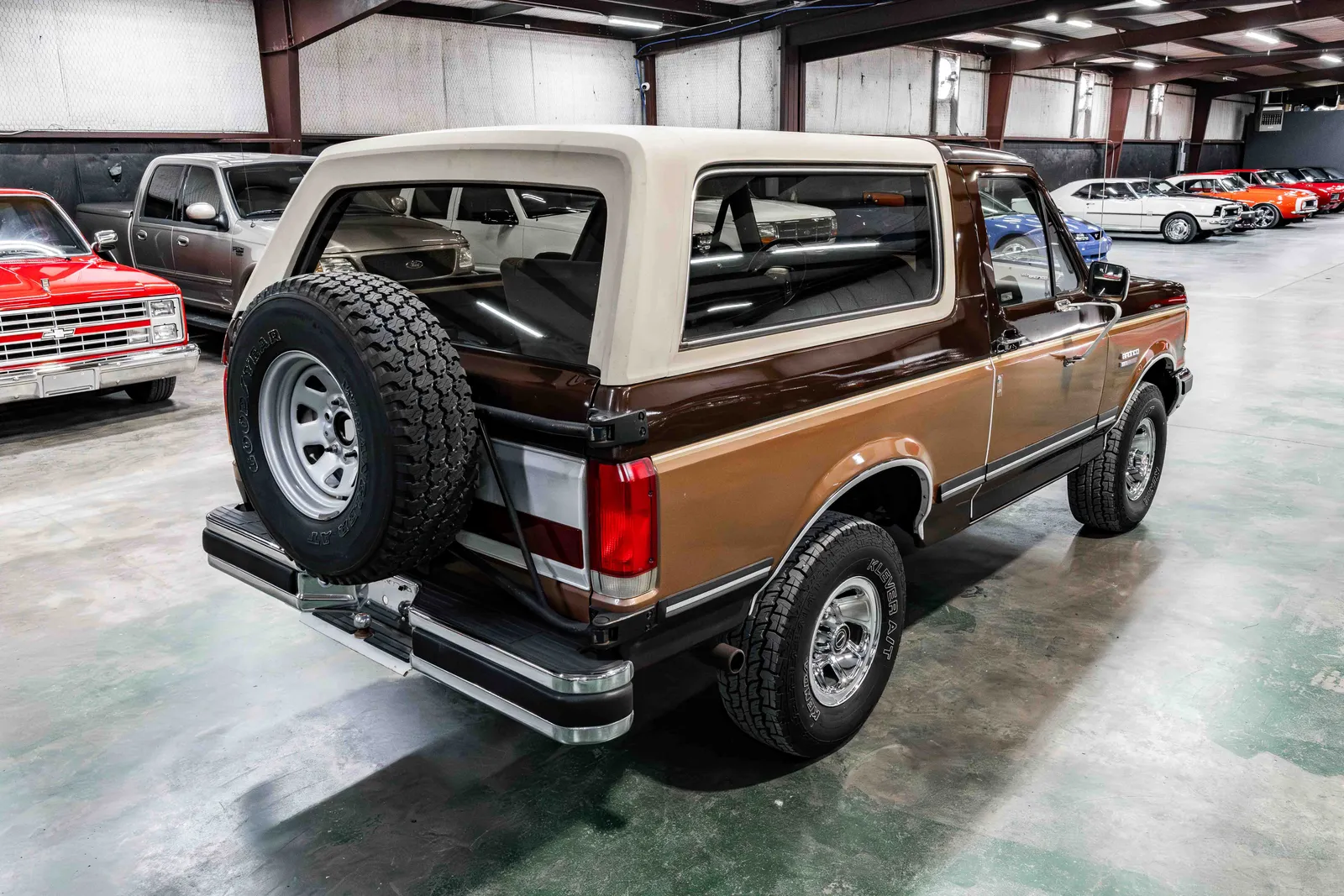 1989-Ford-Bronco-Brown-B03882-37.jpg