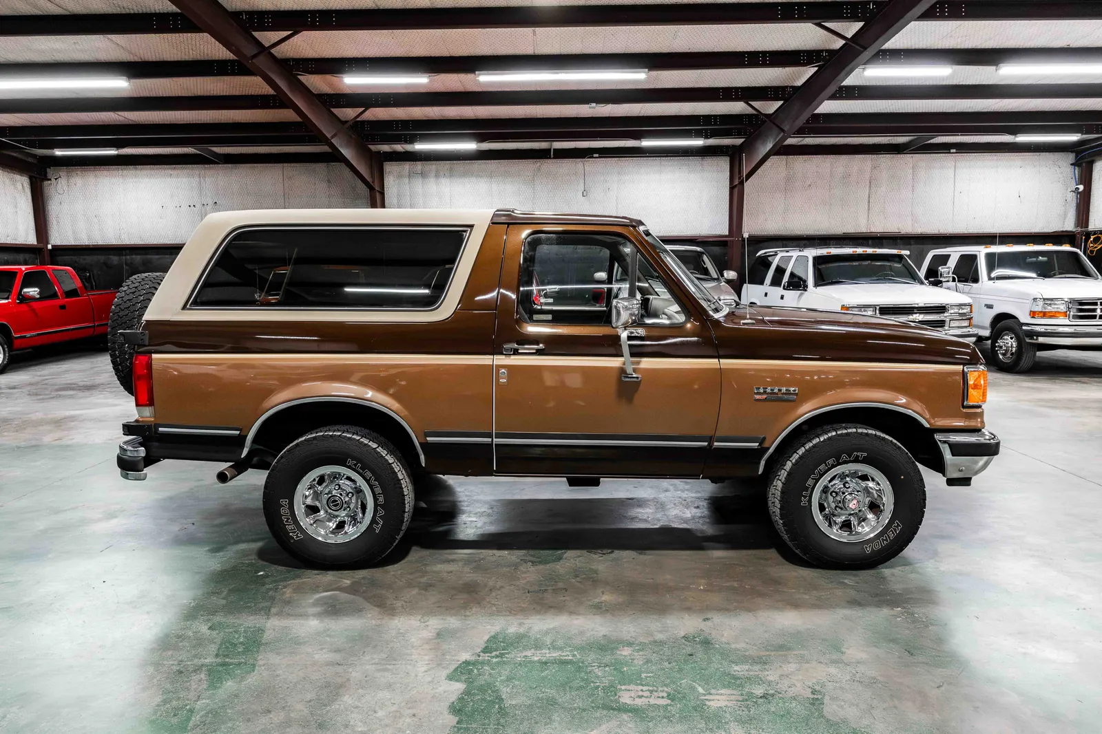 1989-Ford-Bronco-Brown-B03882-38.jpg