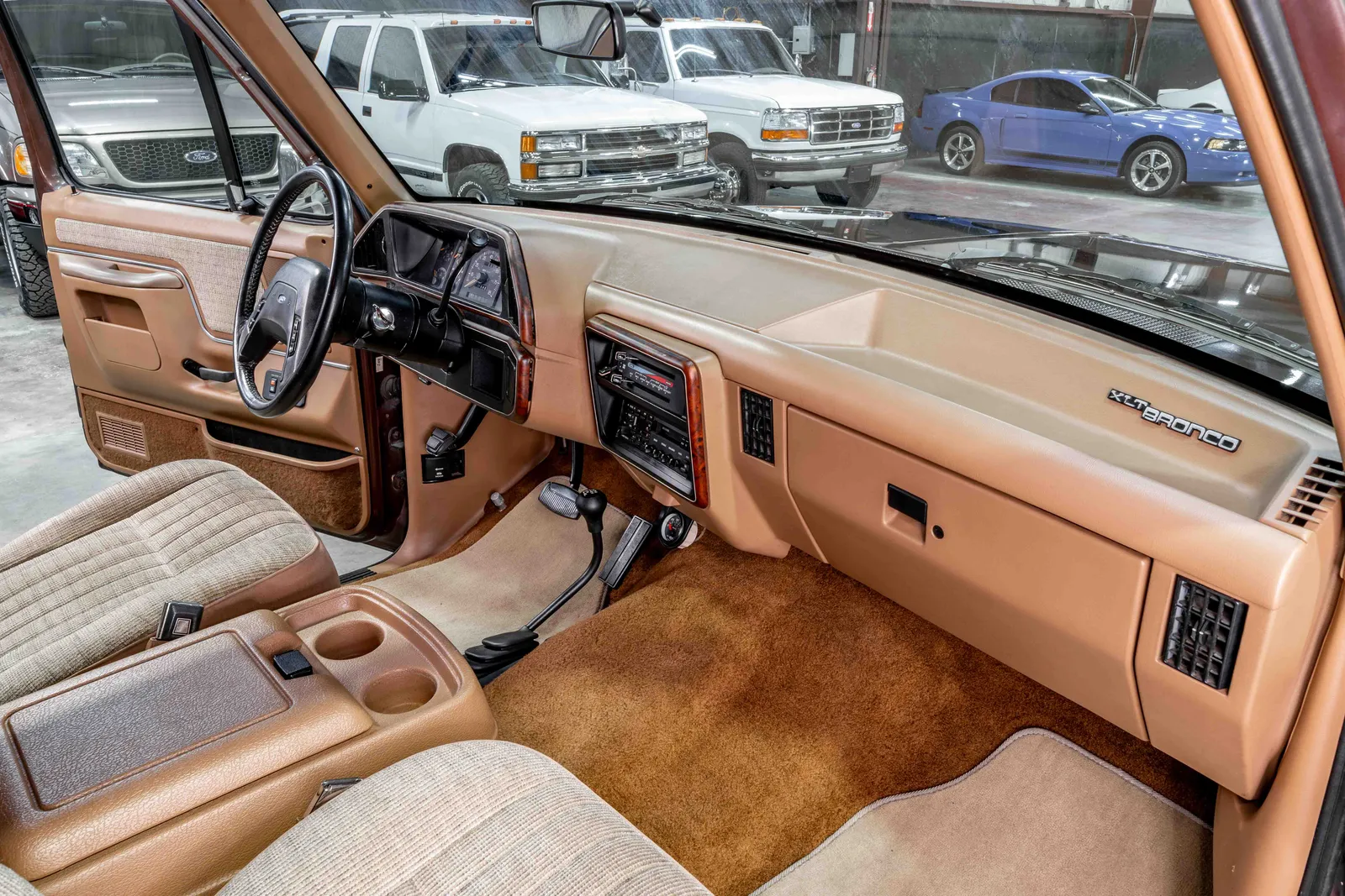 1989-Ford-Bronco-Brown-B03882-49.jpg