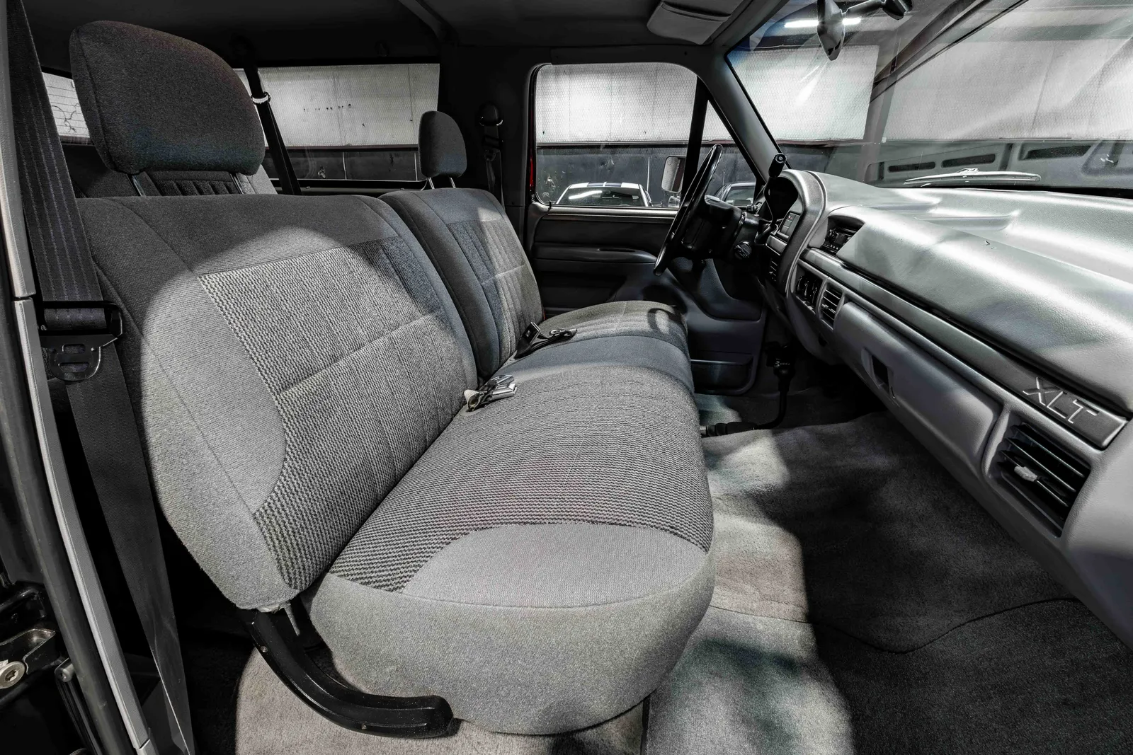 15_1994-Ford-Bronco-Black-B48443-51.jpg