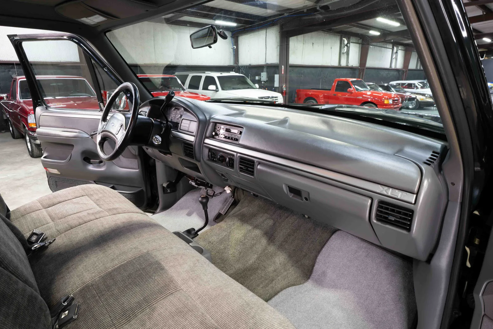 1993-Ford-F250-Black-1FTHF26H6PNA27520-49.jpg