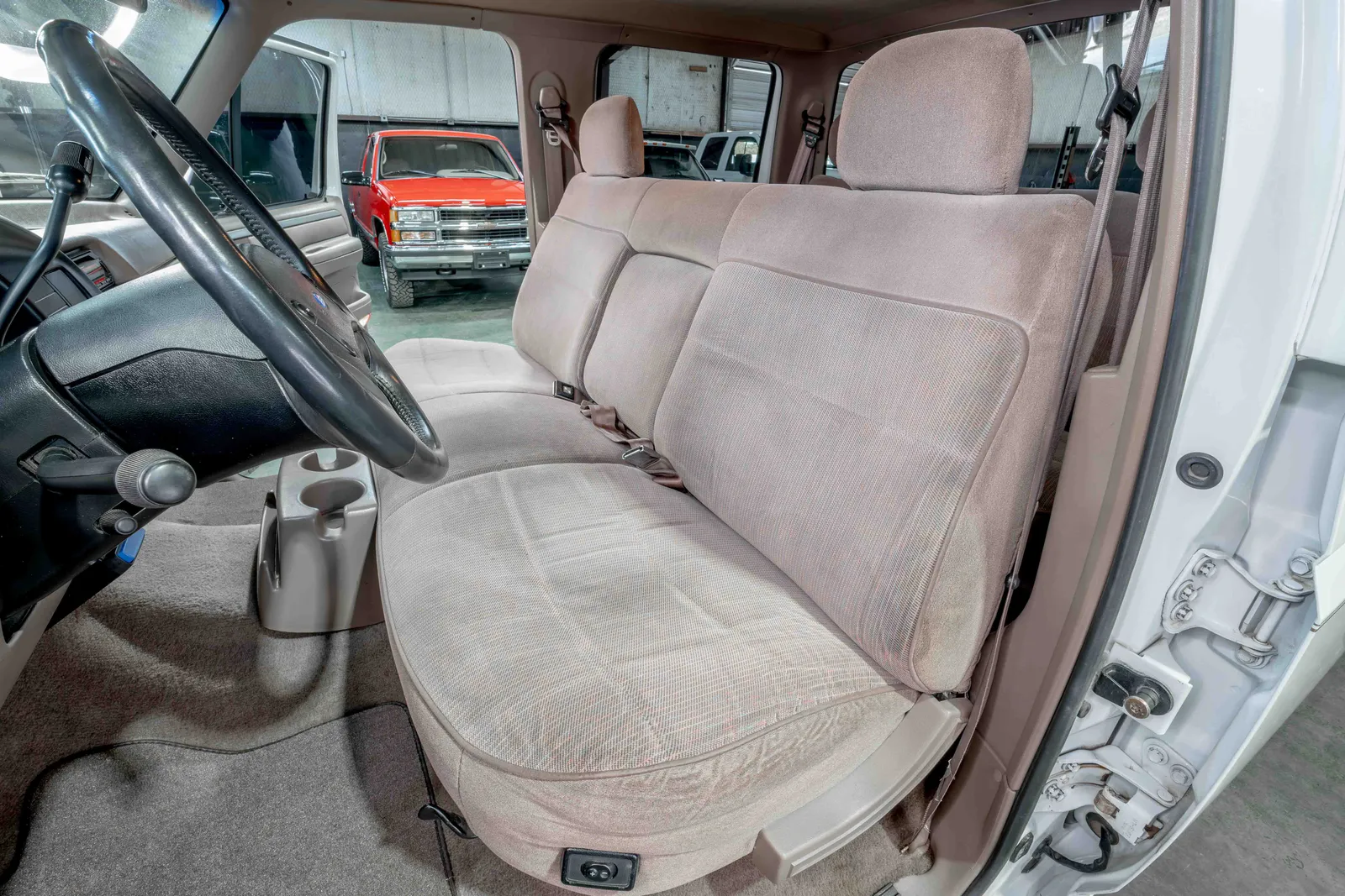 1994-Ford-F350-White-A28142-45.jpg