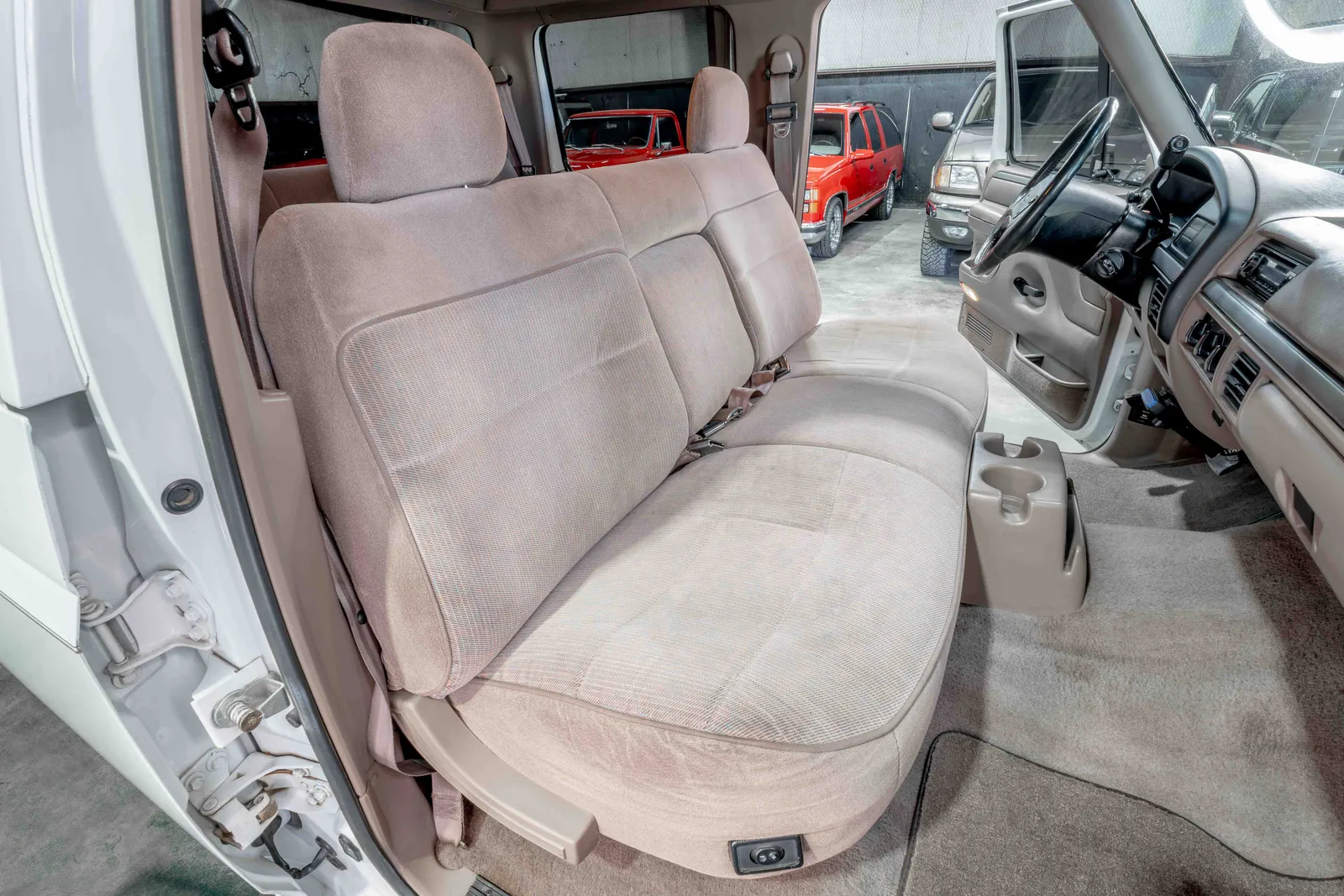 1994-Ford-F350-White-A28142-48.jpg