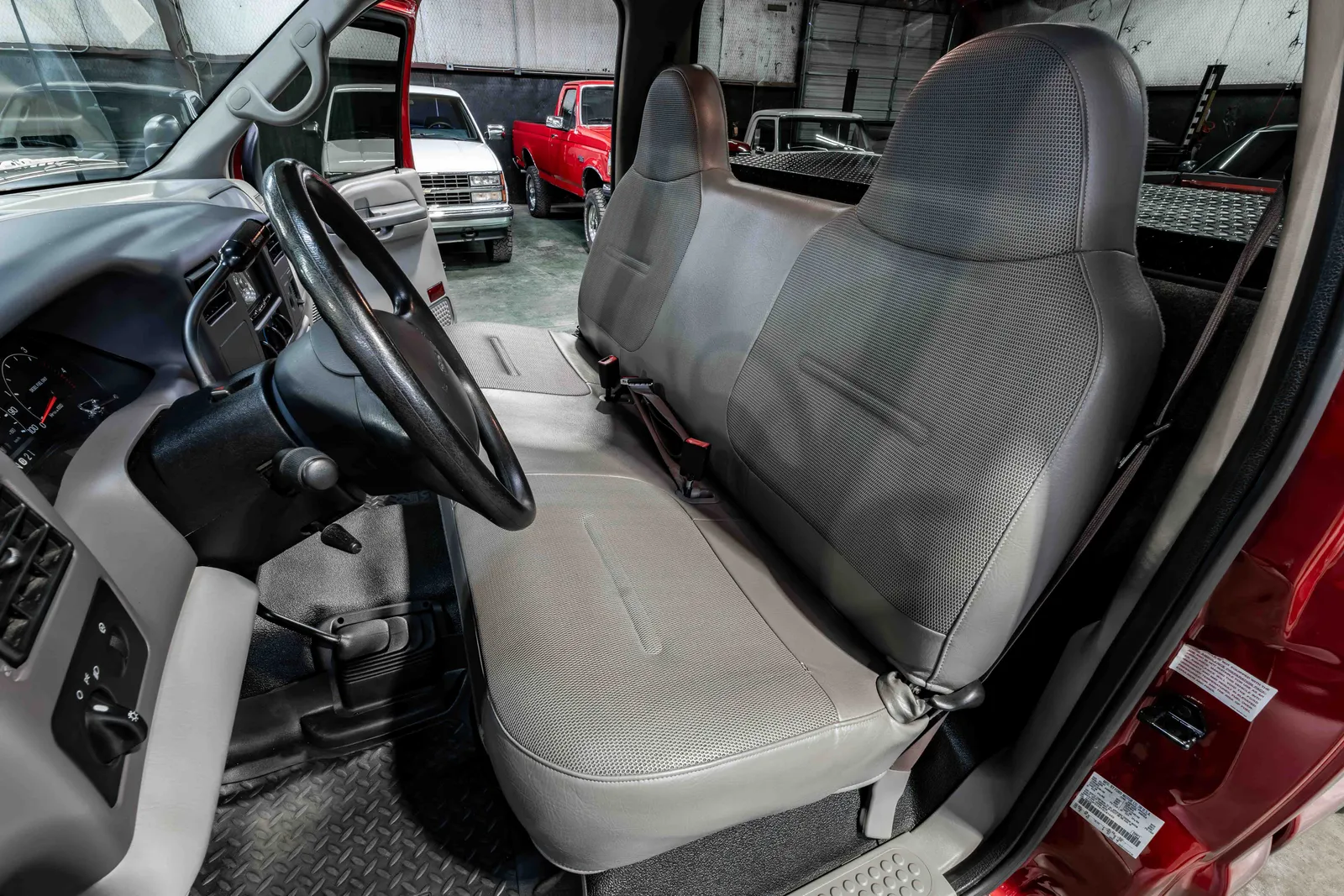 12_2001-Ford-F250-4X4-Red-C61653-45.jpg