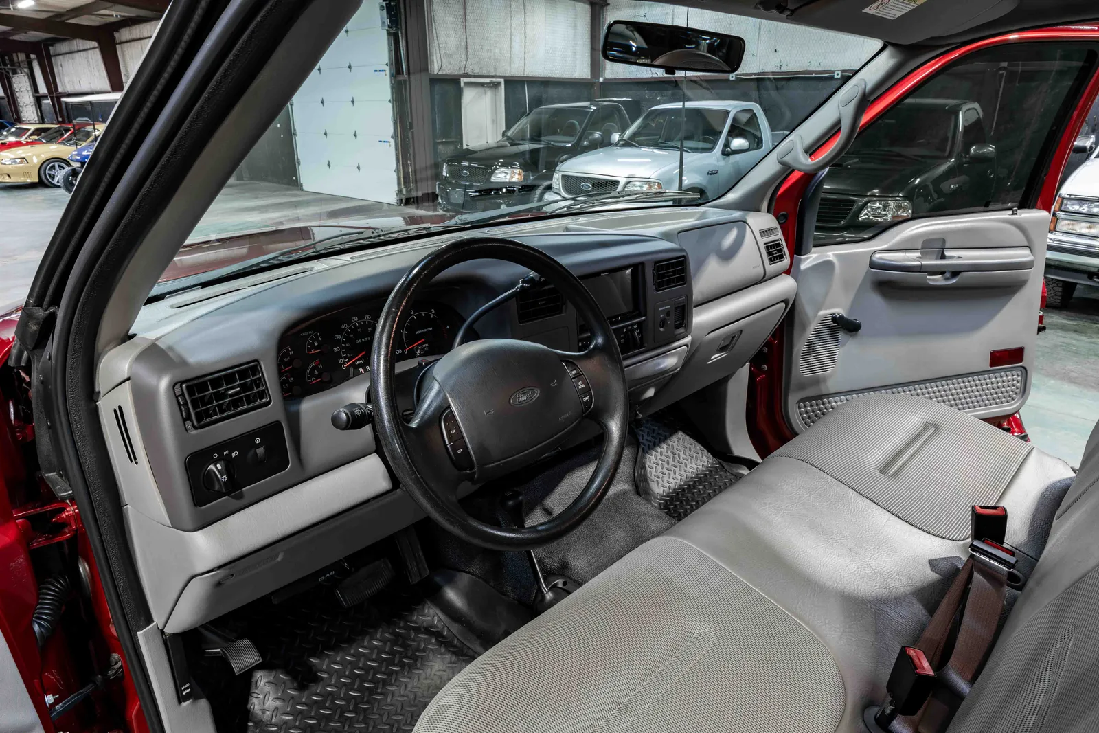 13_2001-Ford-F250-4X4-Red-C61653-46.jpg